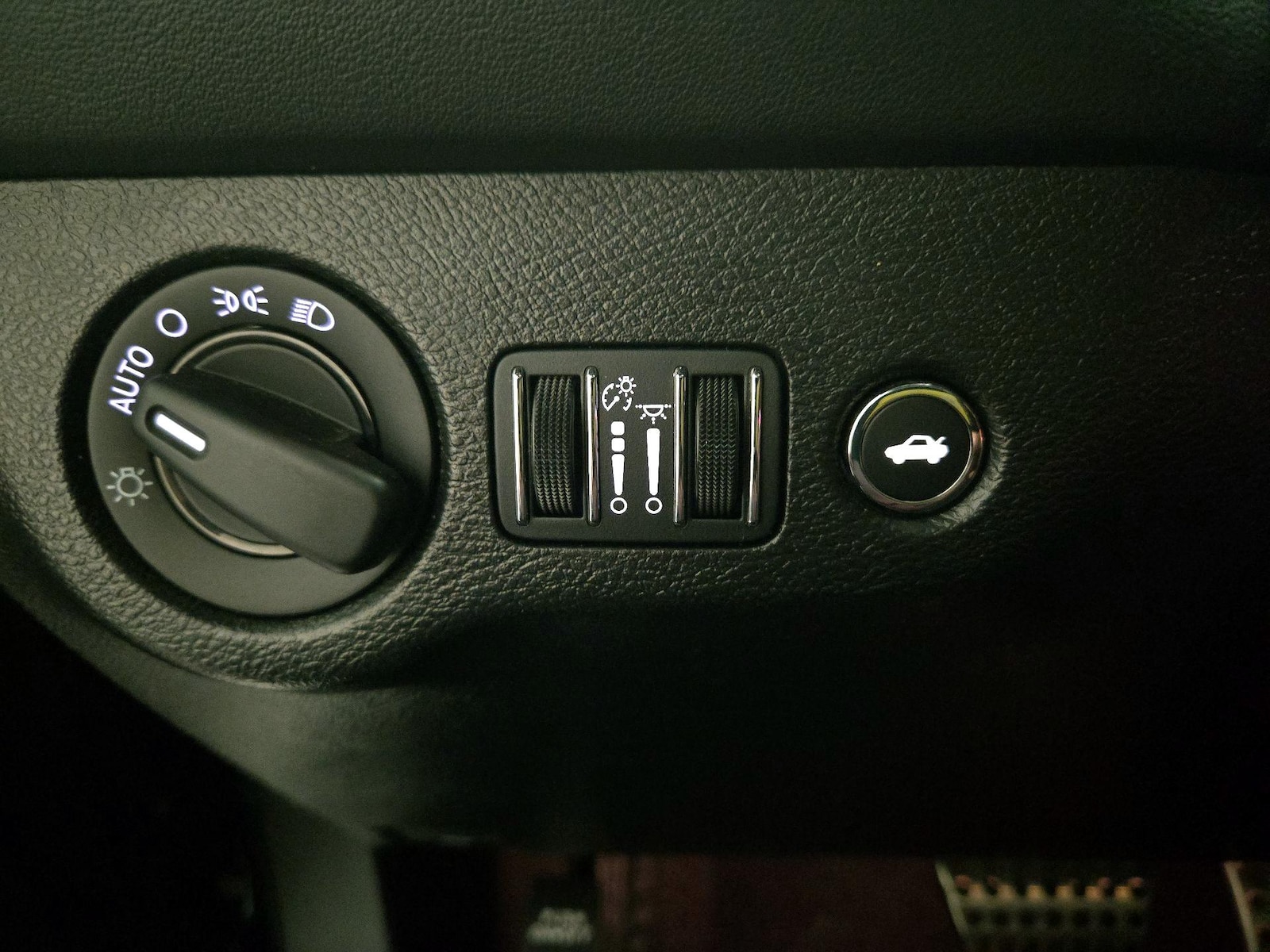2023 Dodge Challenger R/T - Photo 12