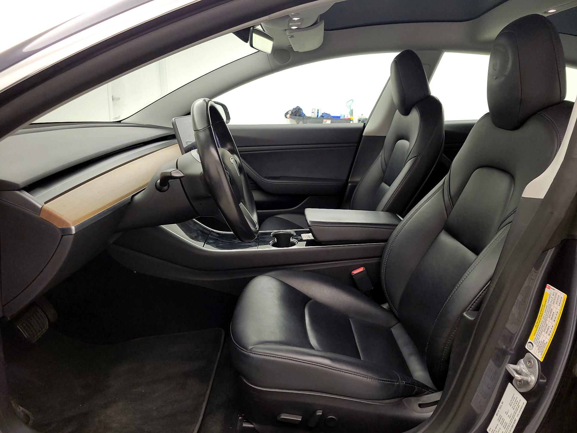 Thumbnail: 2019 Tesla Model 3 - 11