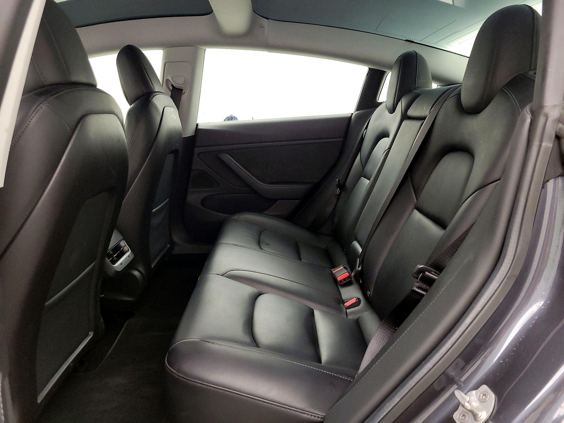 Thumbnail: 2019 Tesla Model 3 - 20