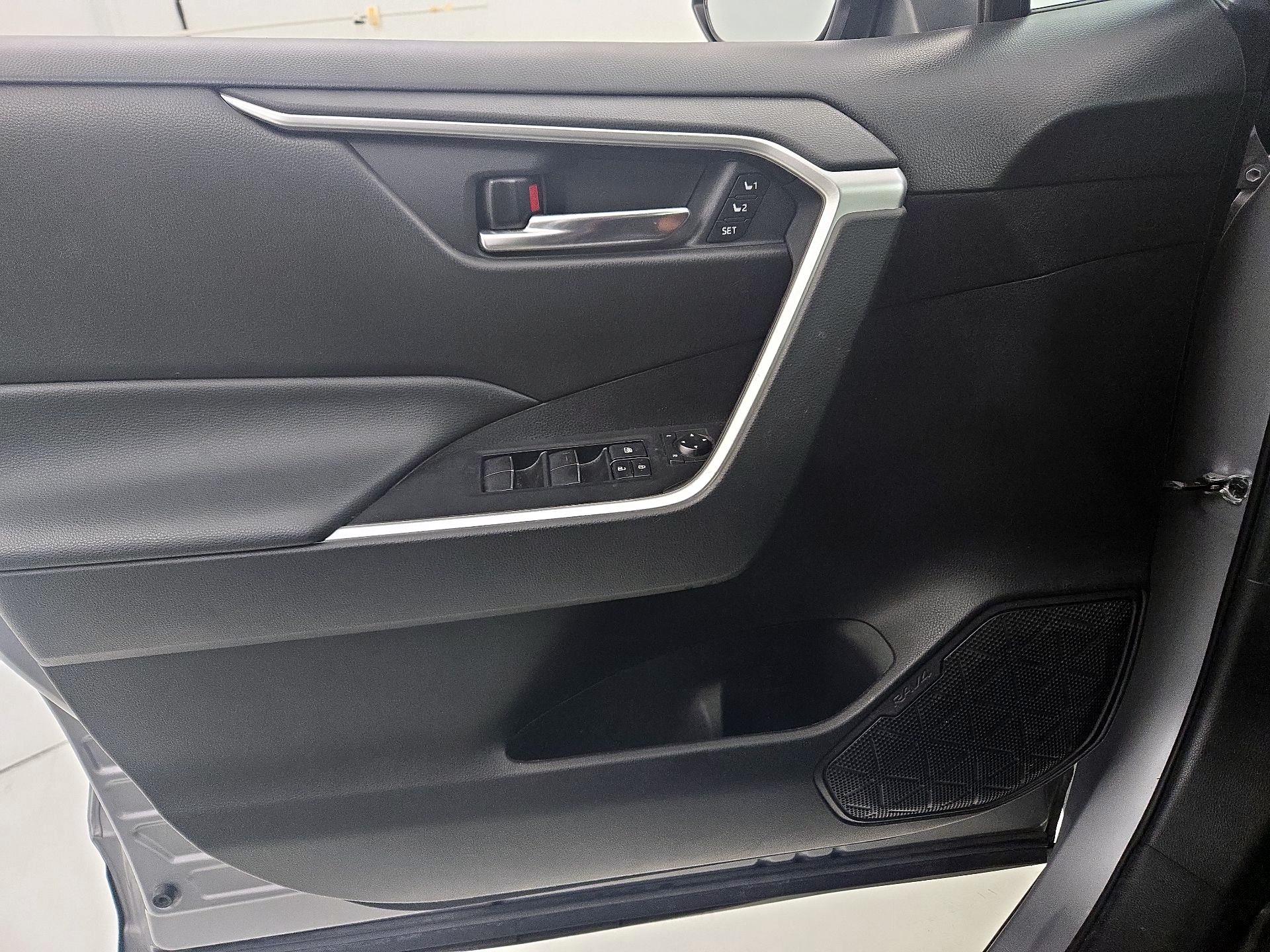 Thumbnail: 2021 Toyota RAV4 - 12