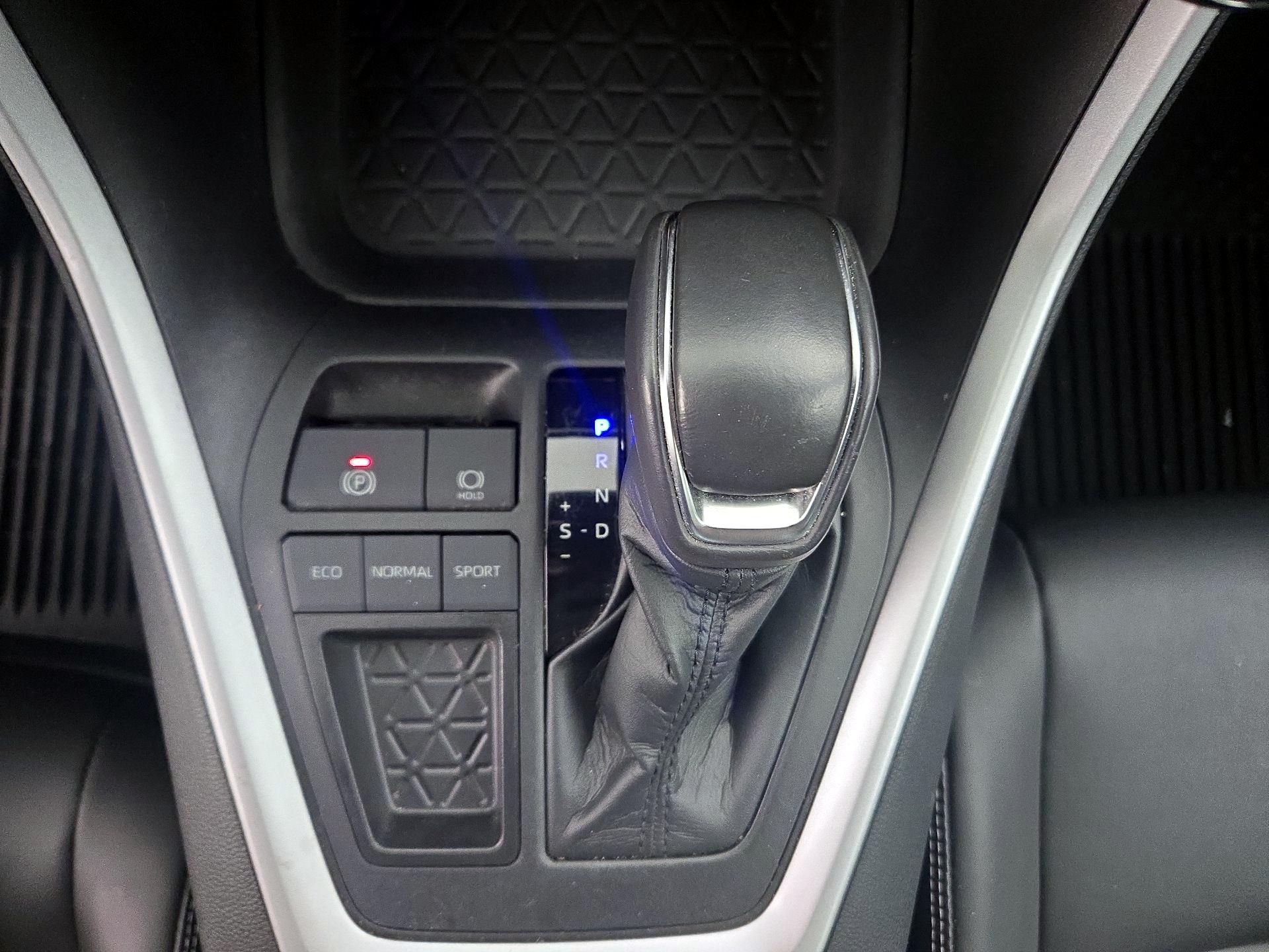 Thumbnail: 2021 Toyota RAV4 - 17