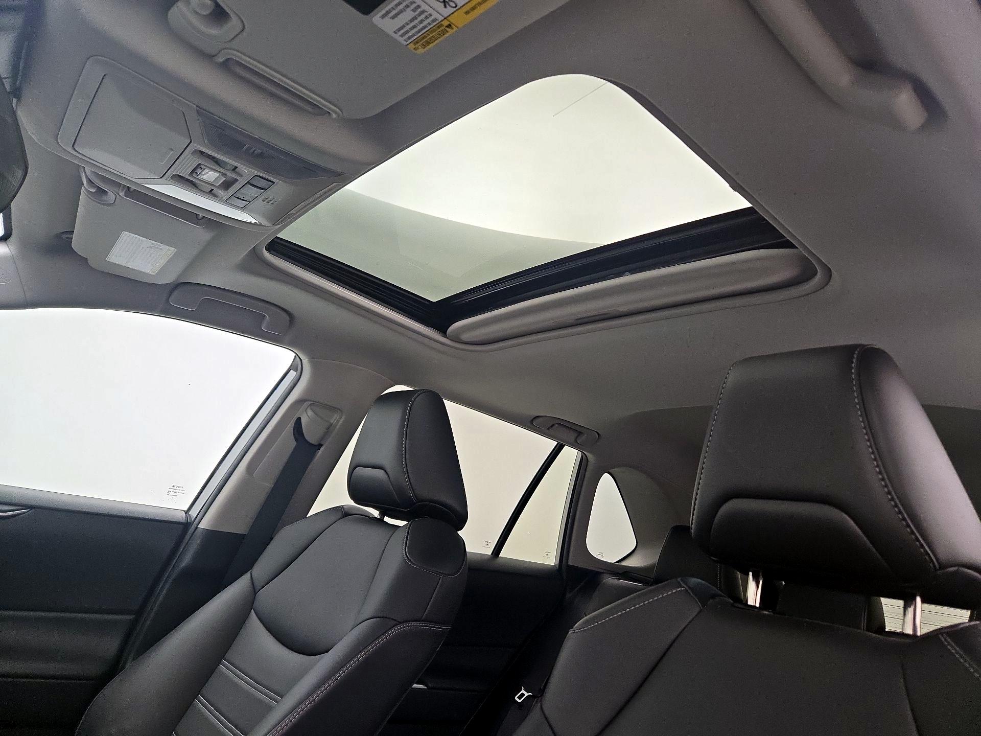 Thumbnail: 2021 Toyota RAV4 - 19