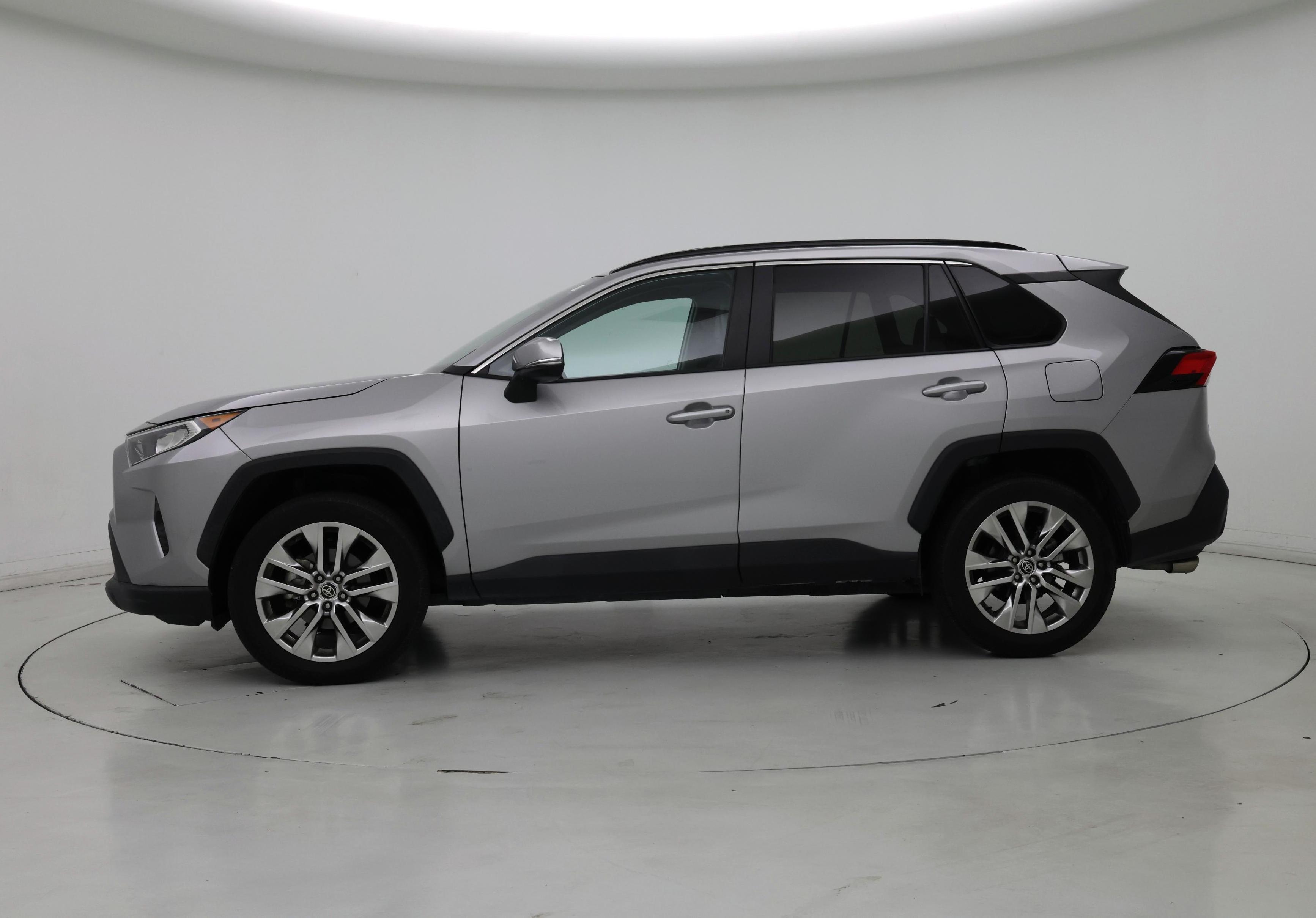 Thumbnail: 2021 Toyota RAV4 - 3