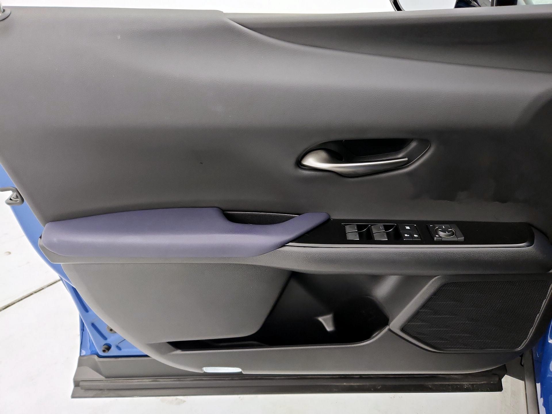 Thumbnail: 2021 Lexus UX - 12