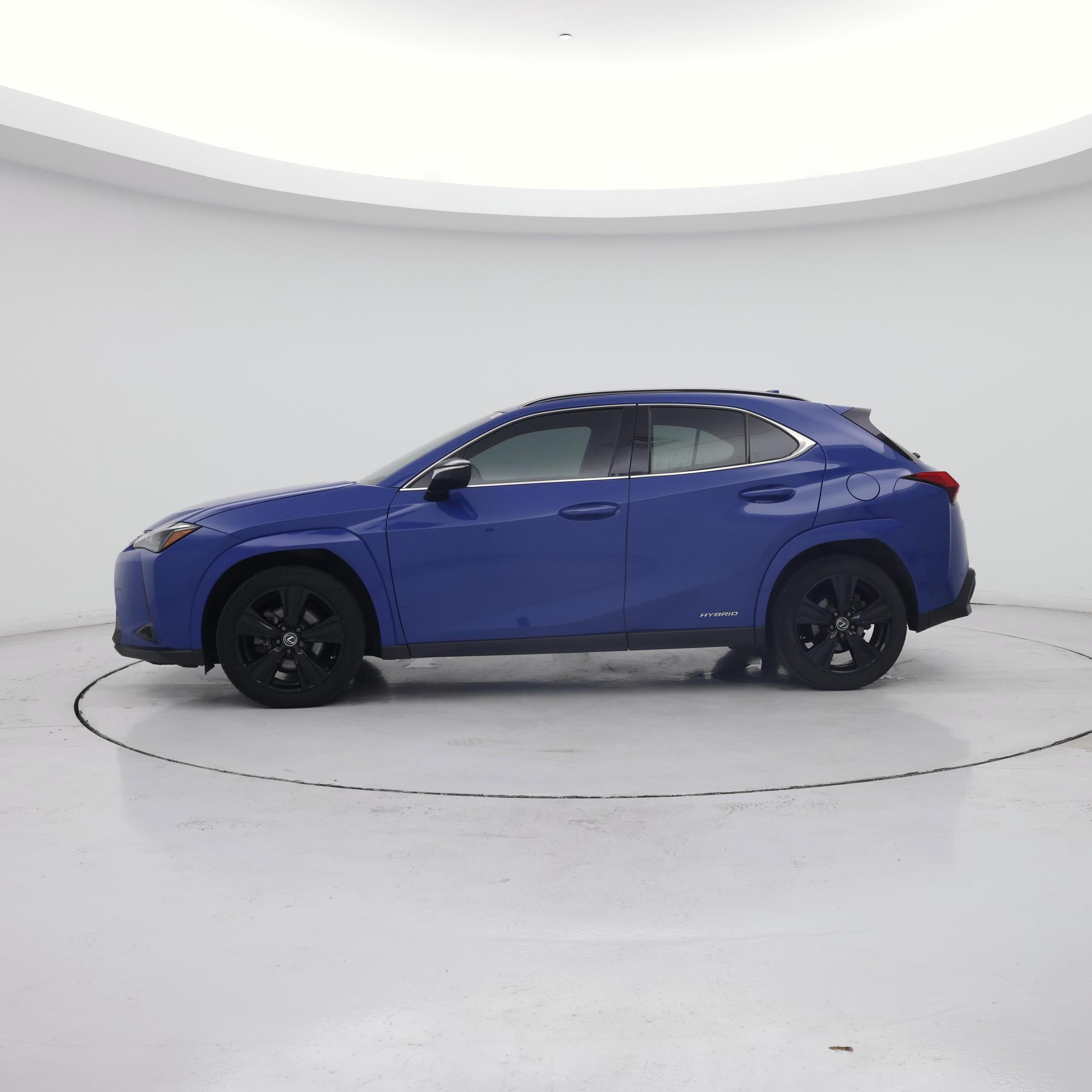 Thumbnail: 2021 Lexus UX - 3