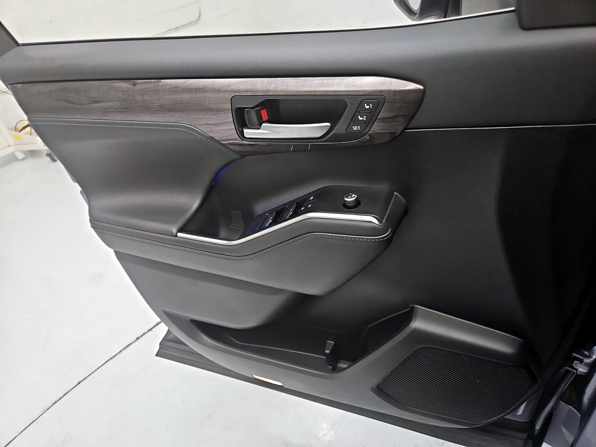Thumbnail: 2021 Toyota Highlander - 12