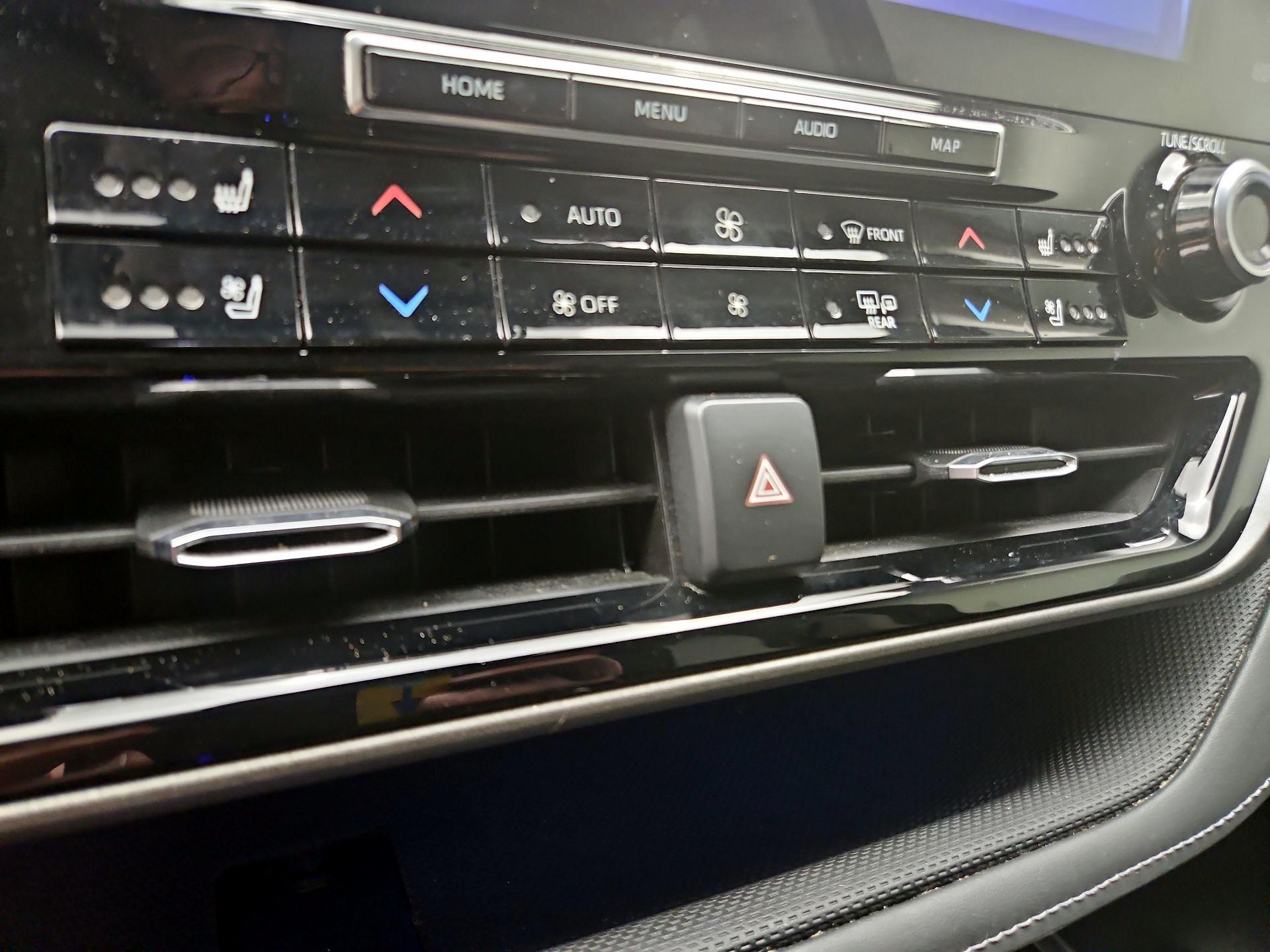 Thumbnail: 2021 Toyota Highlander - 17