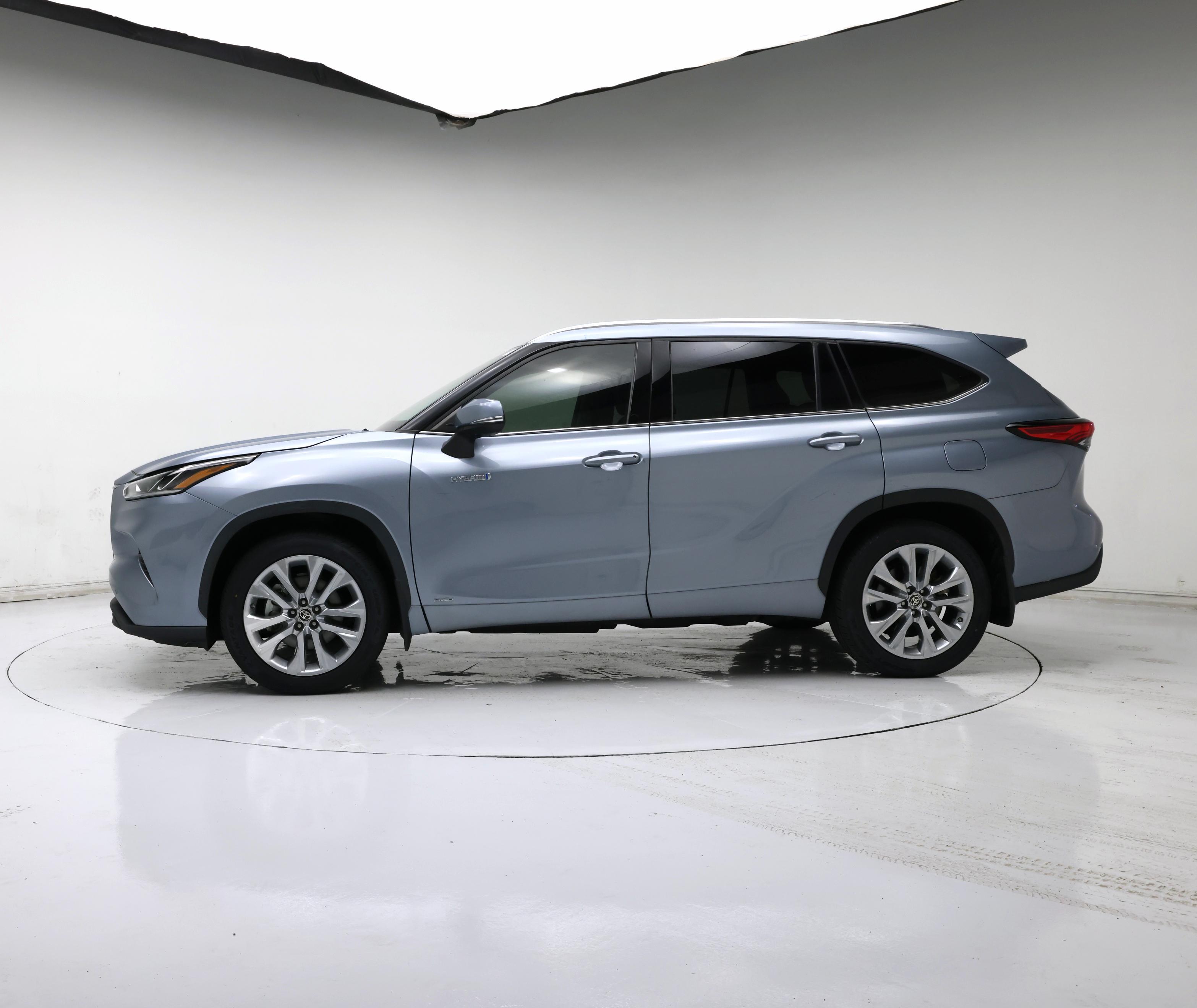 Thumbnail: 2021 Toyota Highlander - 3