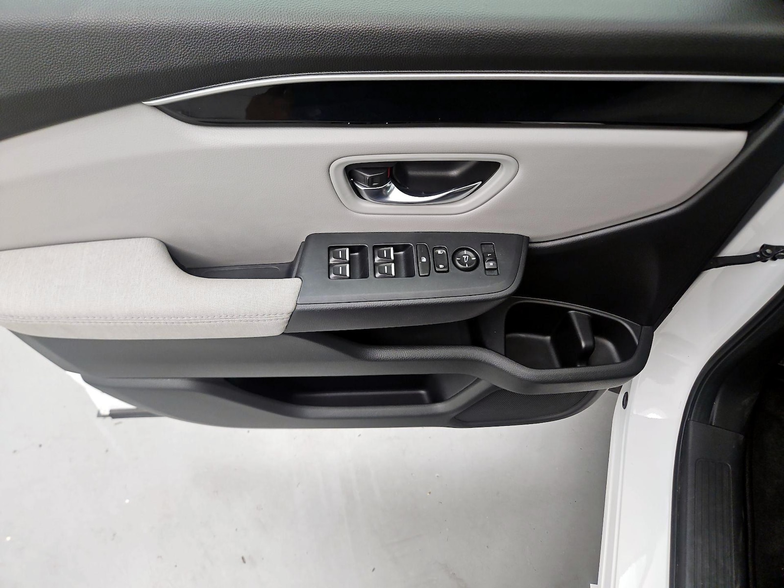 2023 Honda Pilot LX - Photo 13