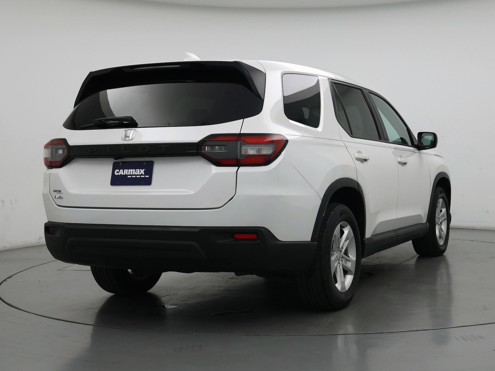 2023 Honda Pilot LX - Photo 9