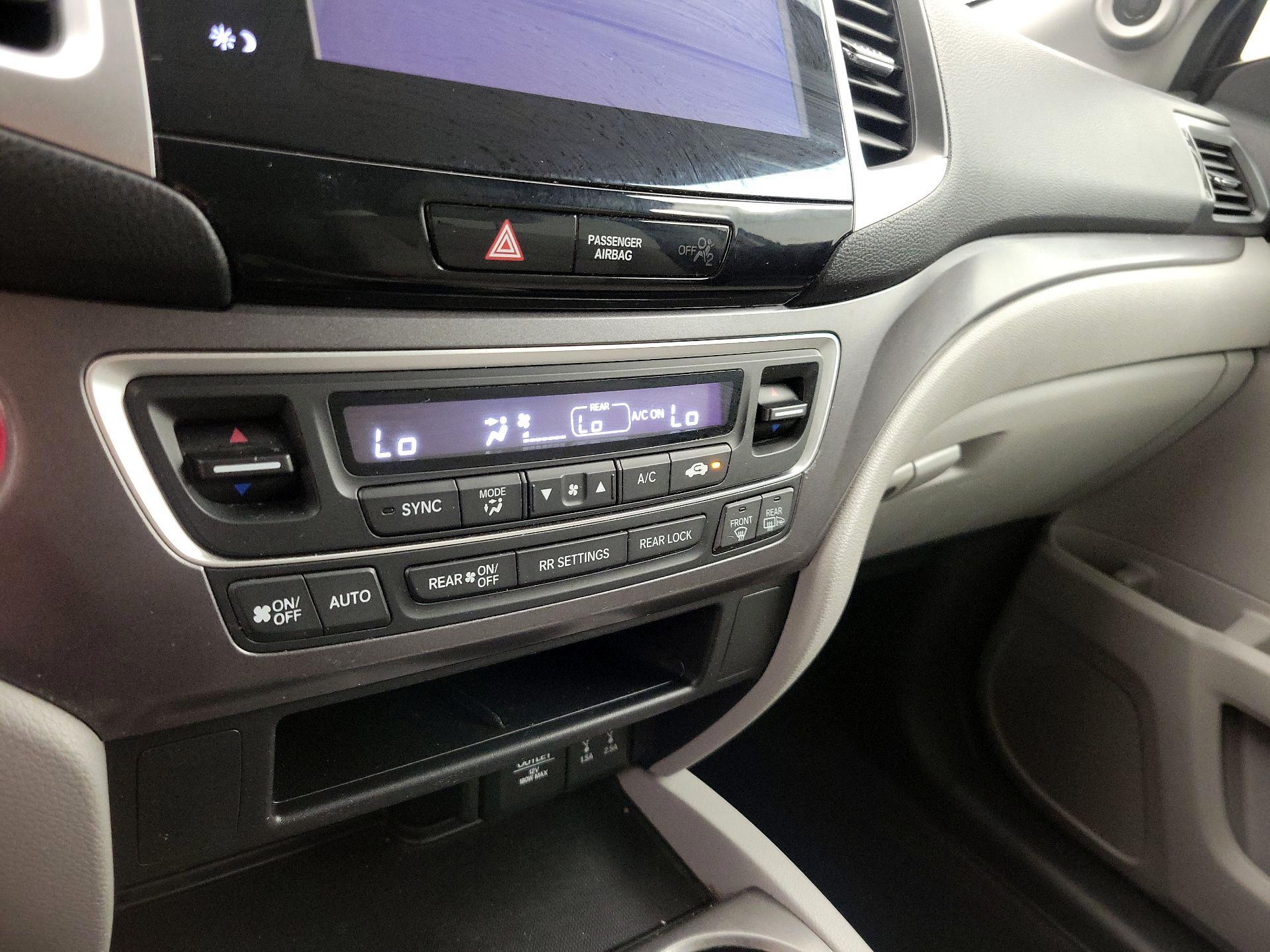 Thumbnail: 2016 Honda Pilot - 16