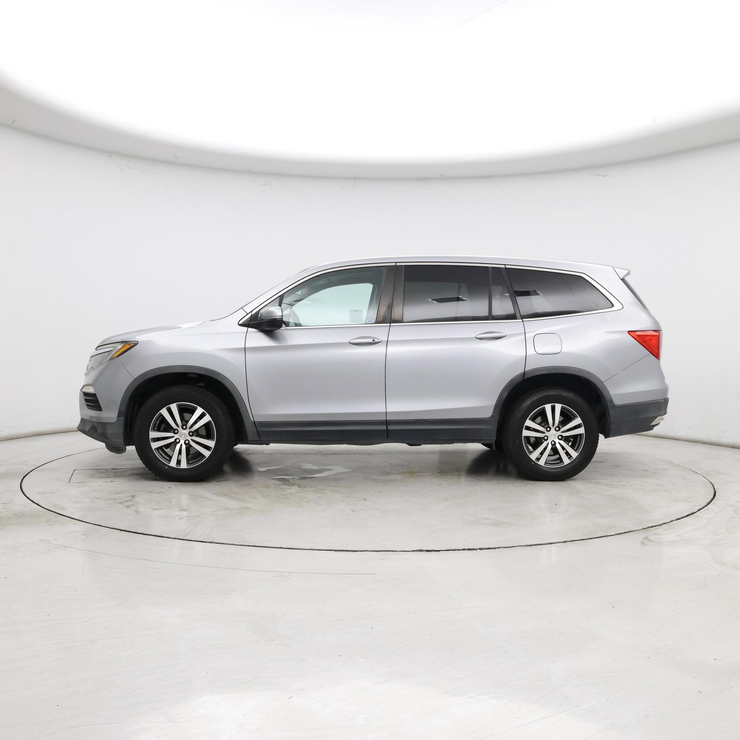 Thumbnail: 2016 Honda Pilot - 3