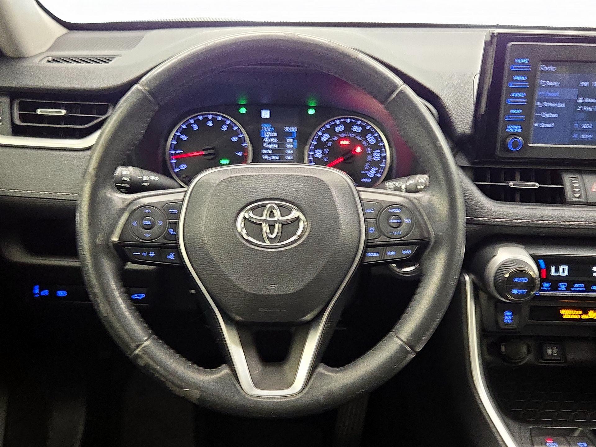 Thumbnail: 2019 Toyota RAV4 - 10