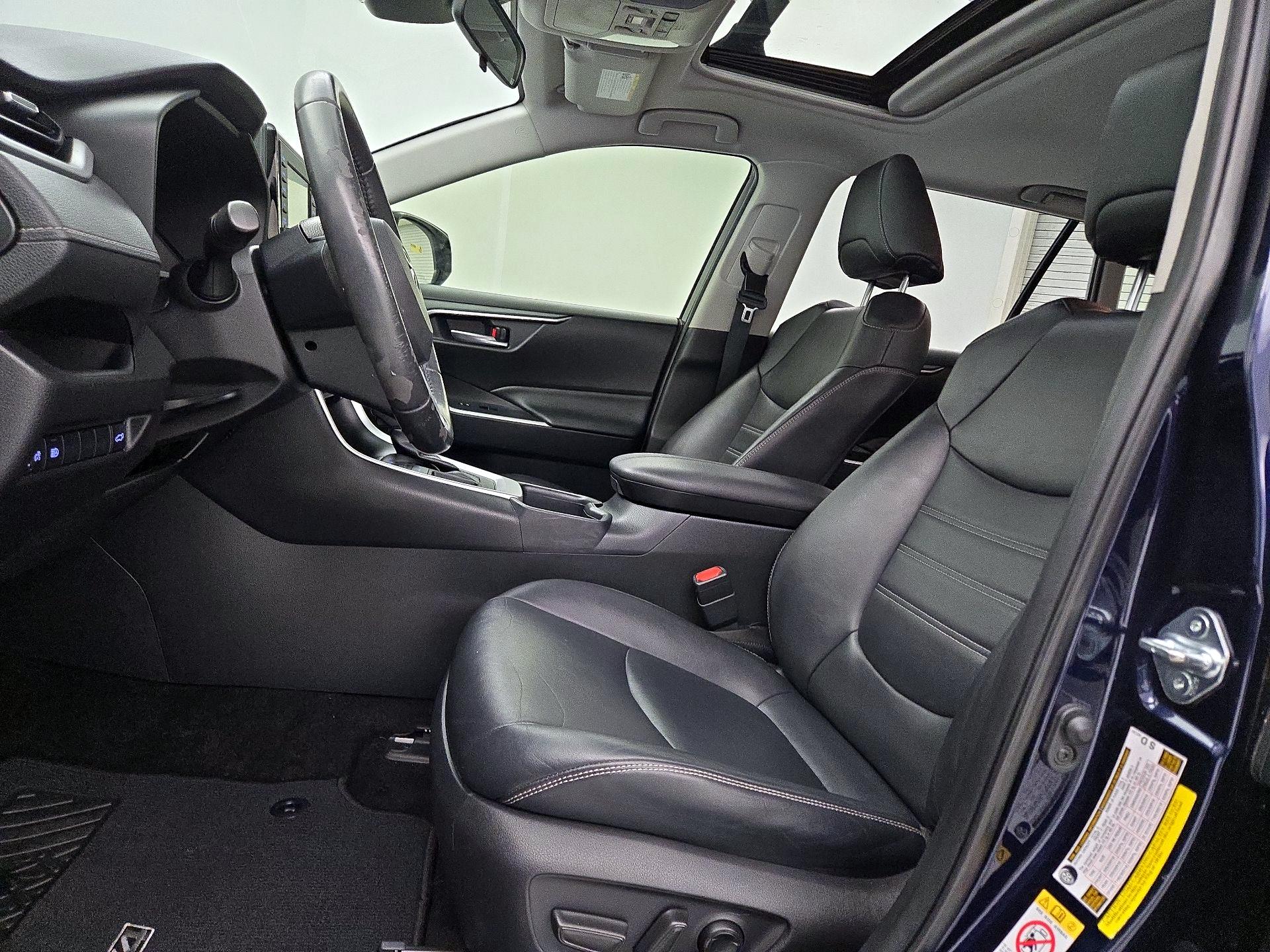 Thumbnail: 2019 Toyota RAV4 - 11