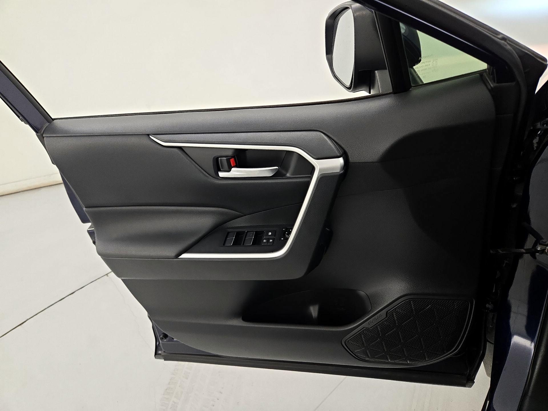 Thumbnail: 2019 Toyota RAV4 - 12