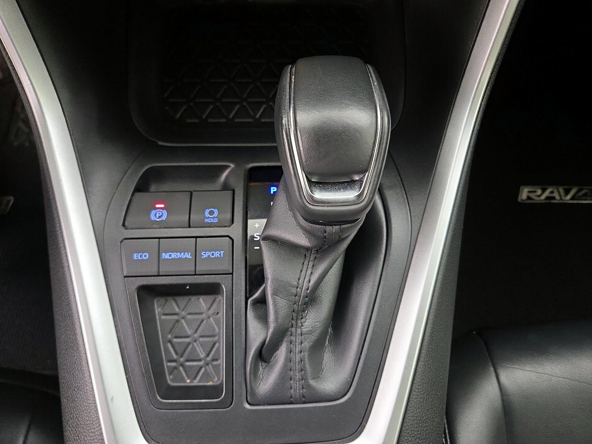 Thumbnail: 2019 Toyota RAV4 - 17