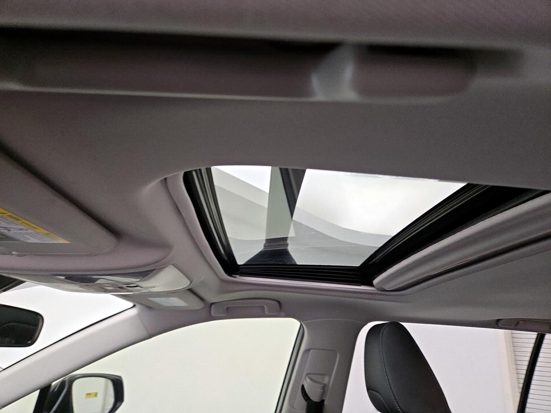 Thumbnail: 2019 Toyota RAV4 - 19