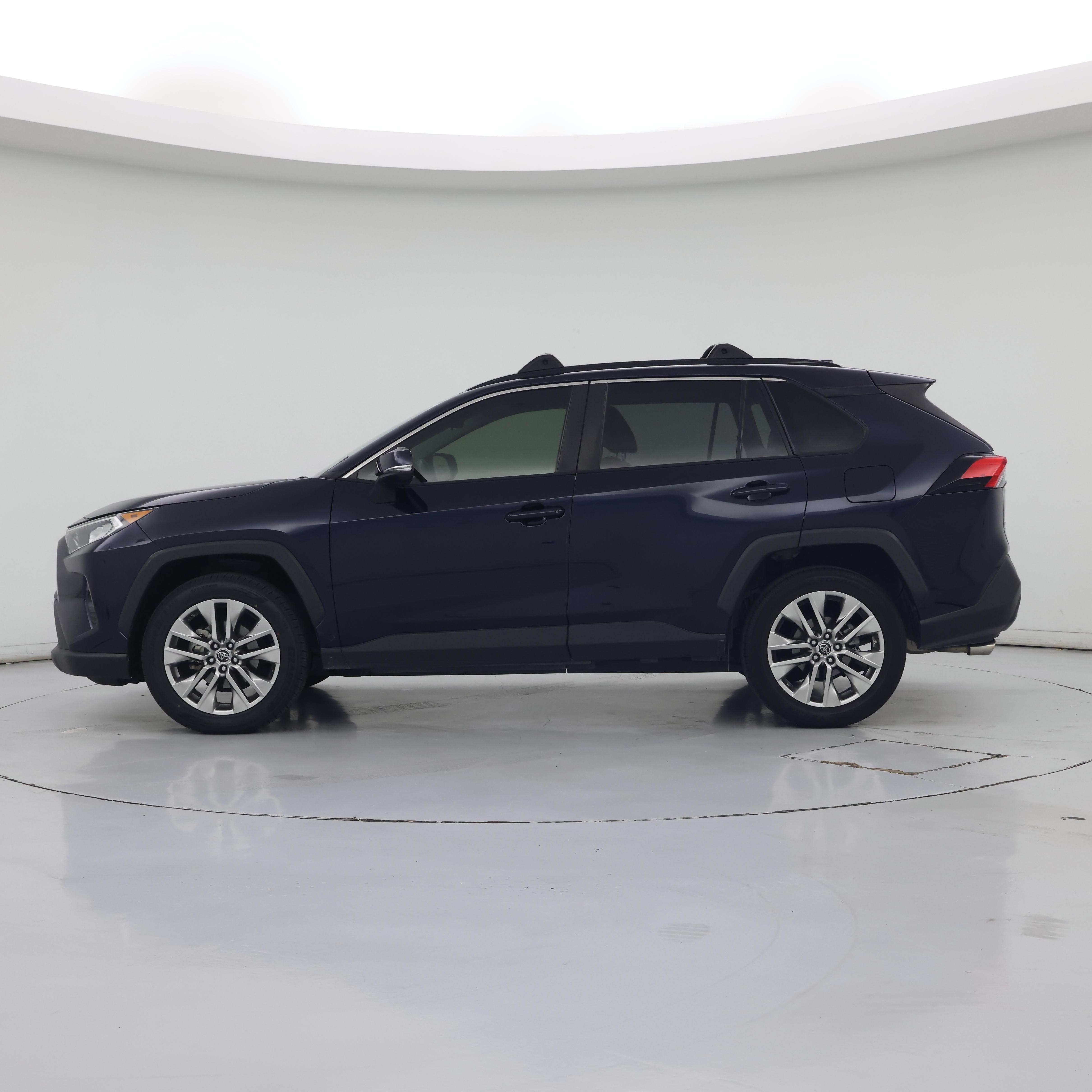 Thumbnail: 2019 Toyota RAV4 - 3