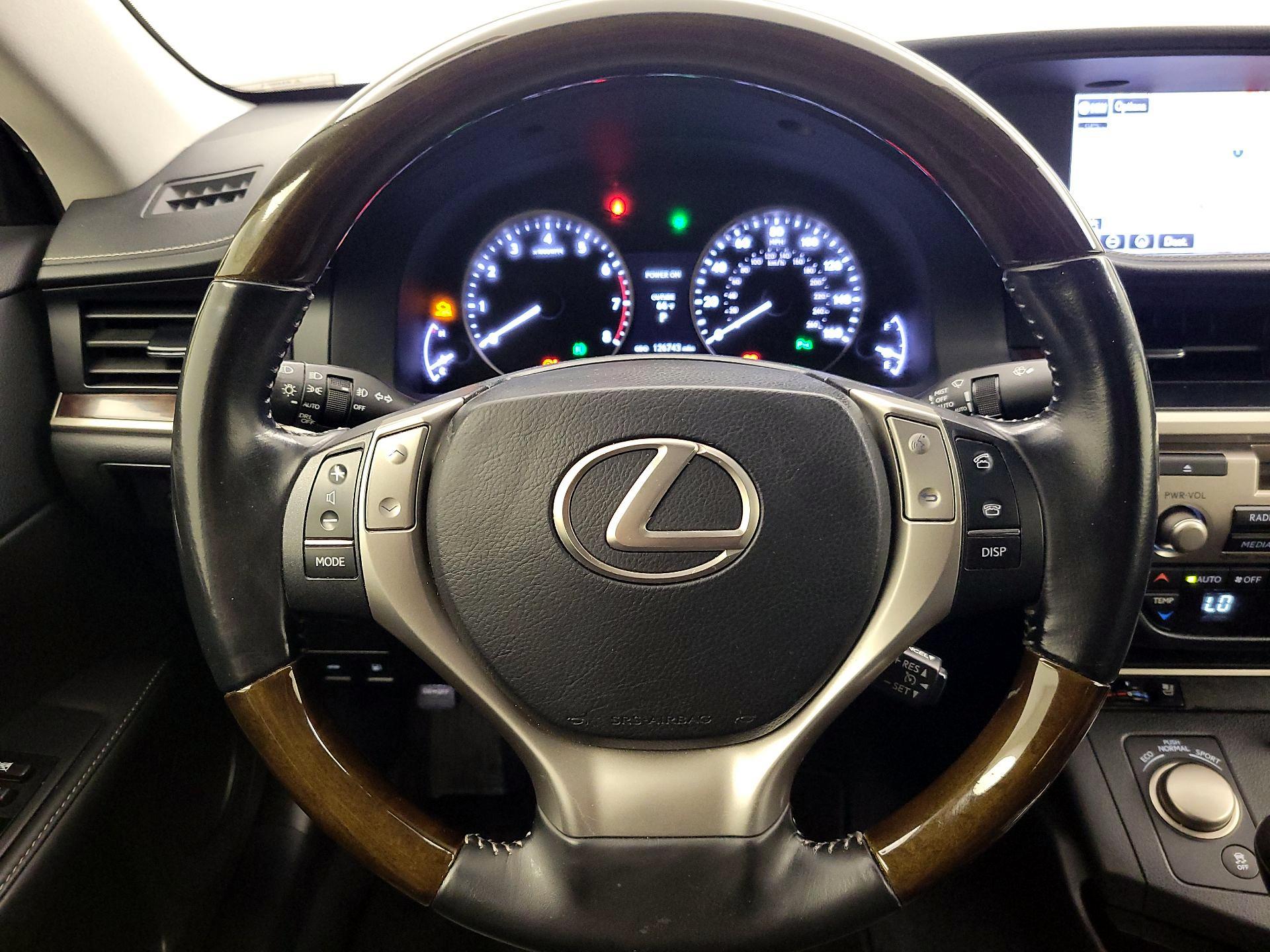 Thumbnail: 2015 Lexus ES - 10