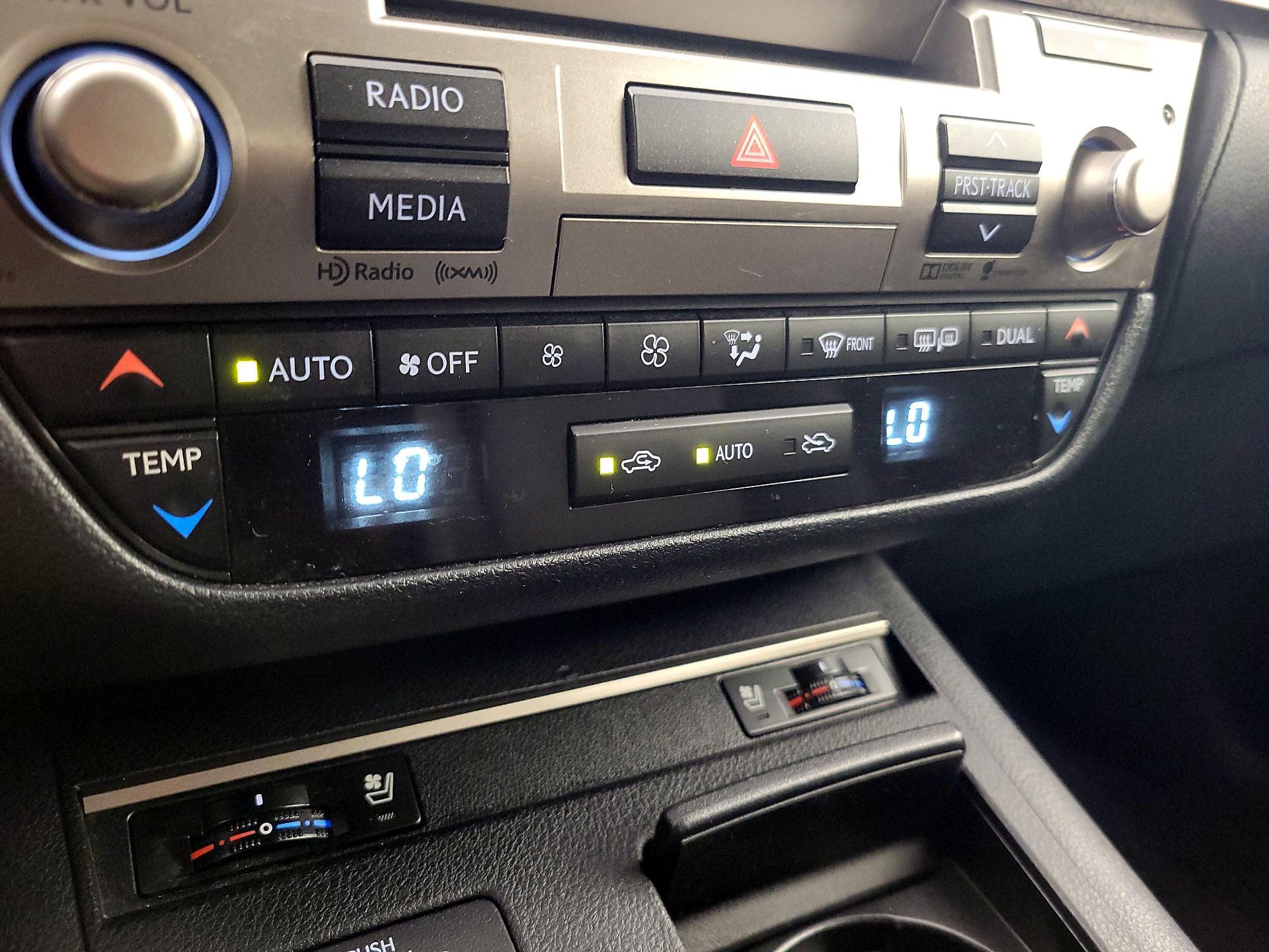 Thumbnail: 2015 Lexus ES - 17