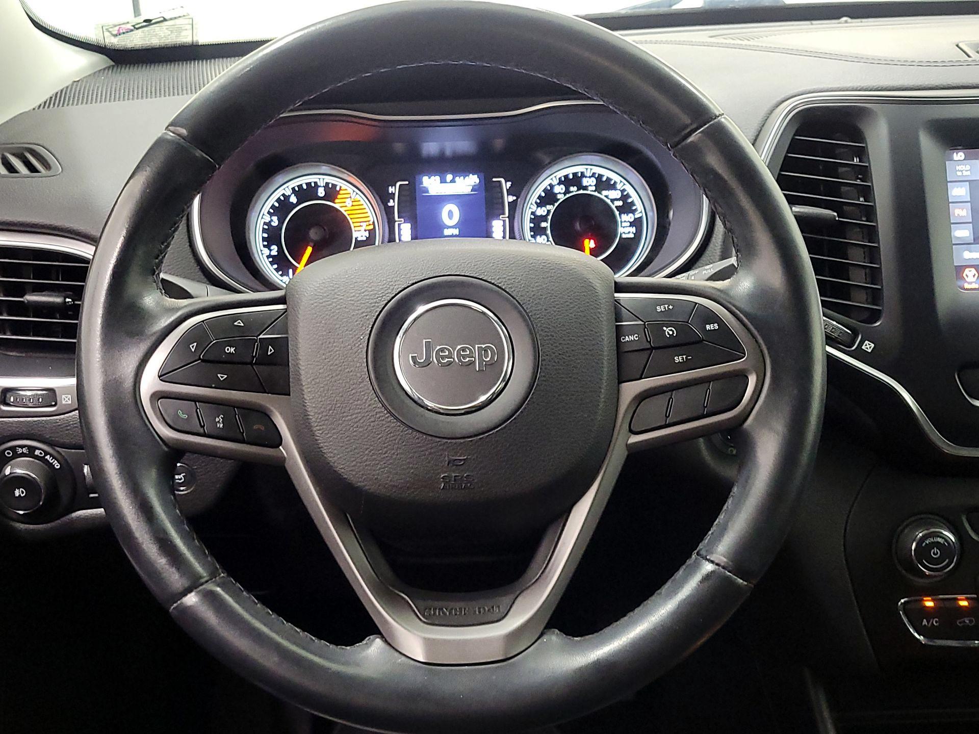 Thumbnail: 2019 Jeep Cherokee - 10