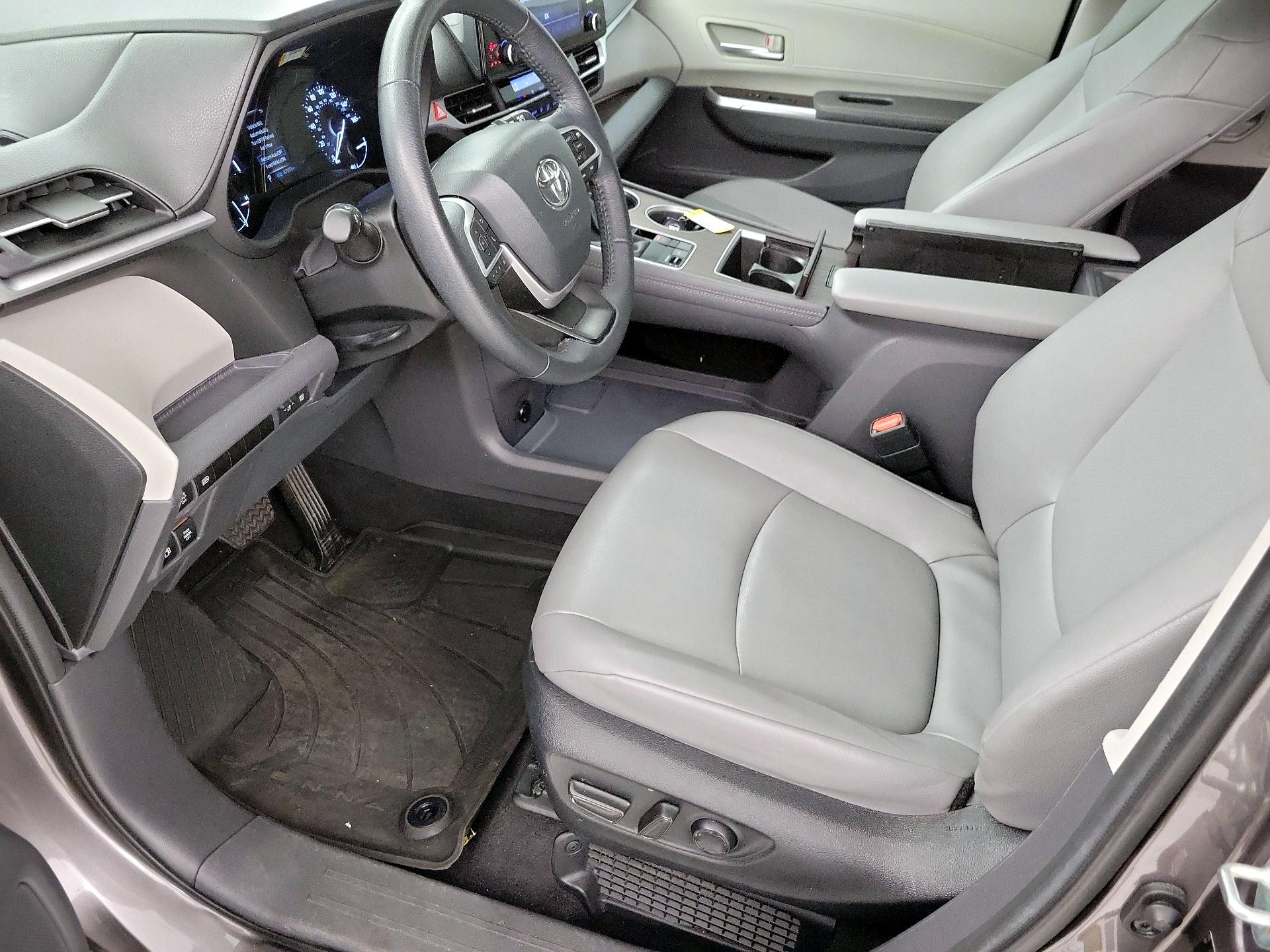 Thumbnail: 2024 Toyota Sienna - 11