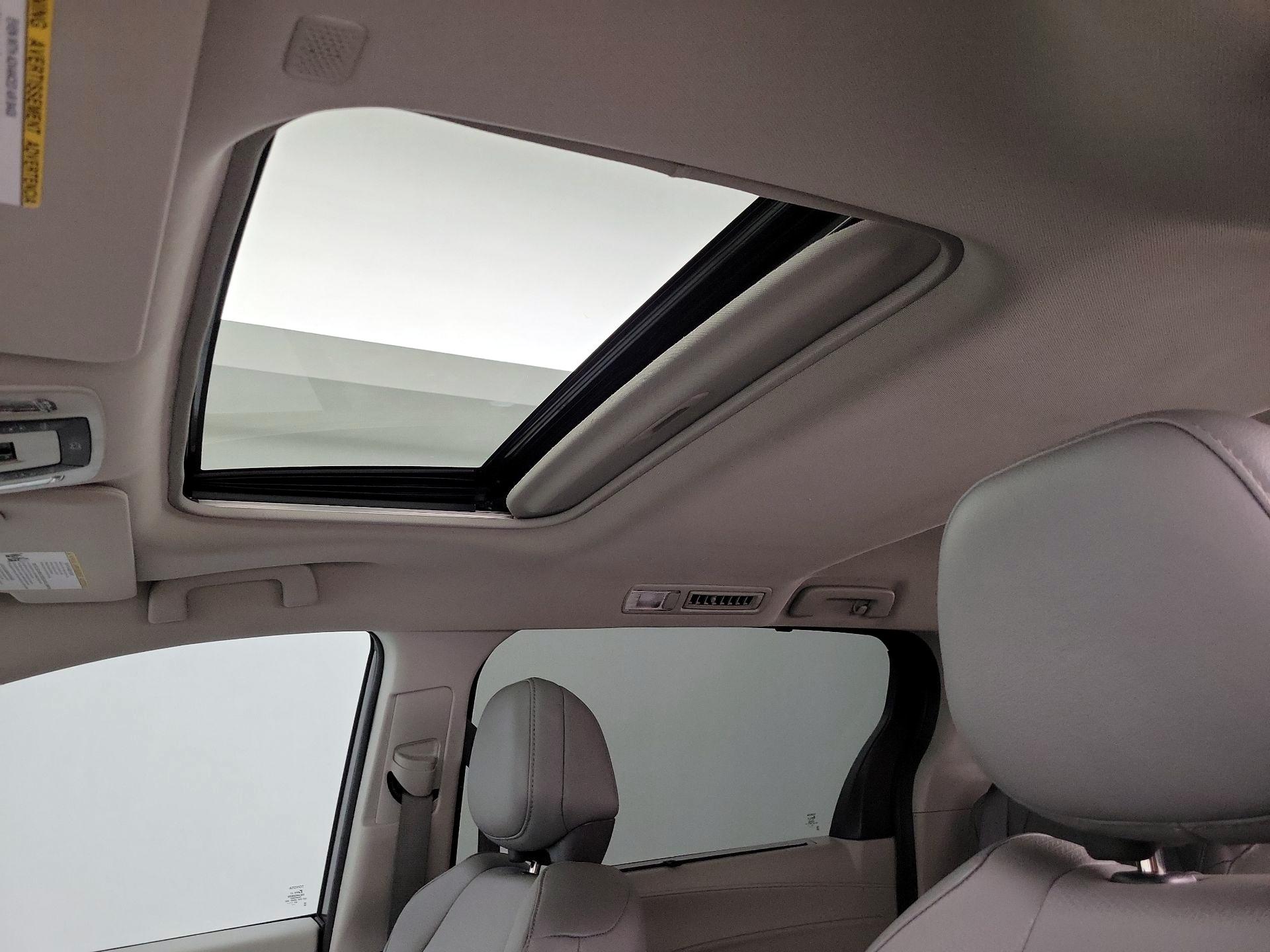 Thumbnail: 2024 Toyota Sienna - 19