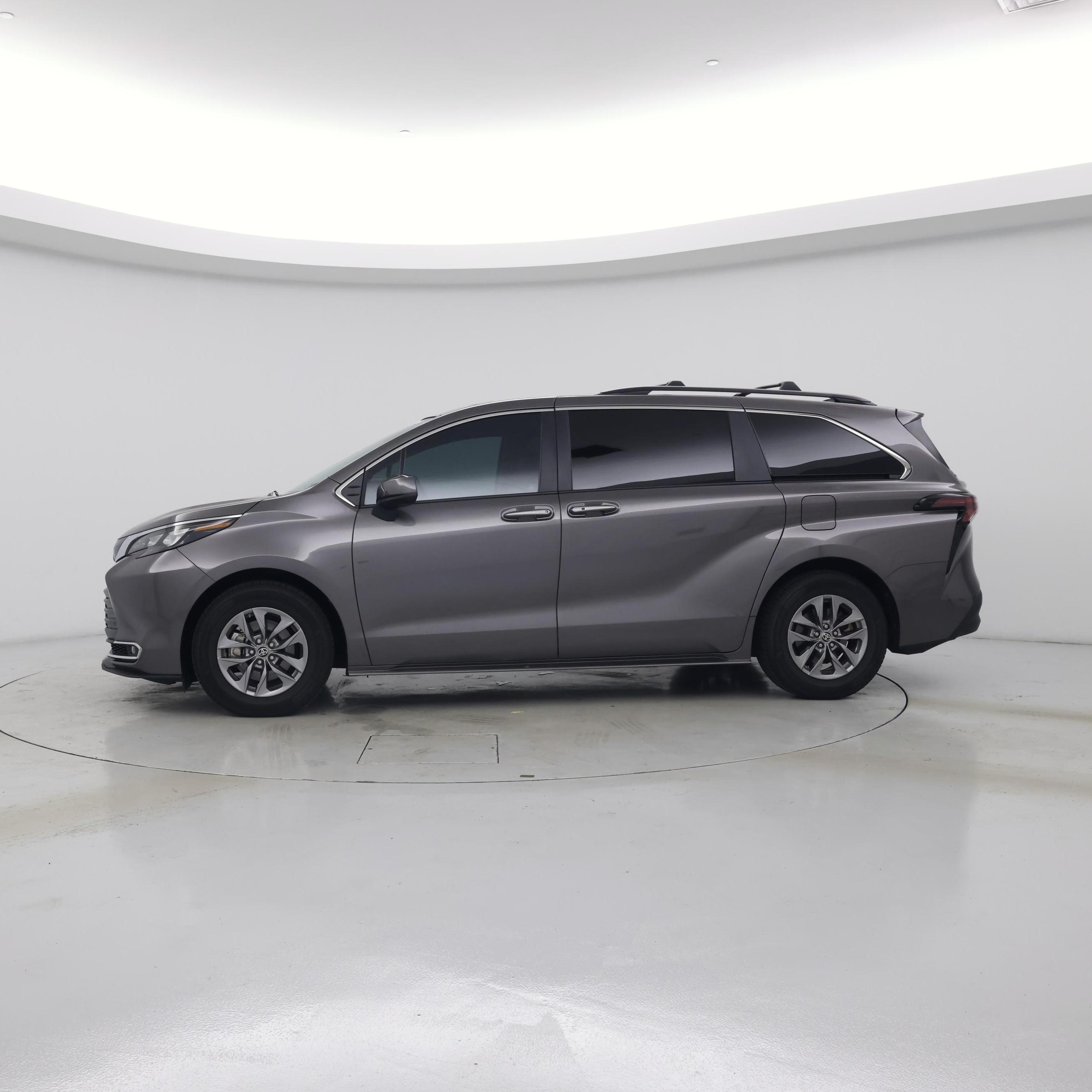 Thumbnail: 2024 Toyota Sienna - 3