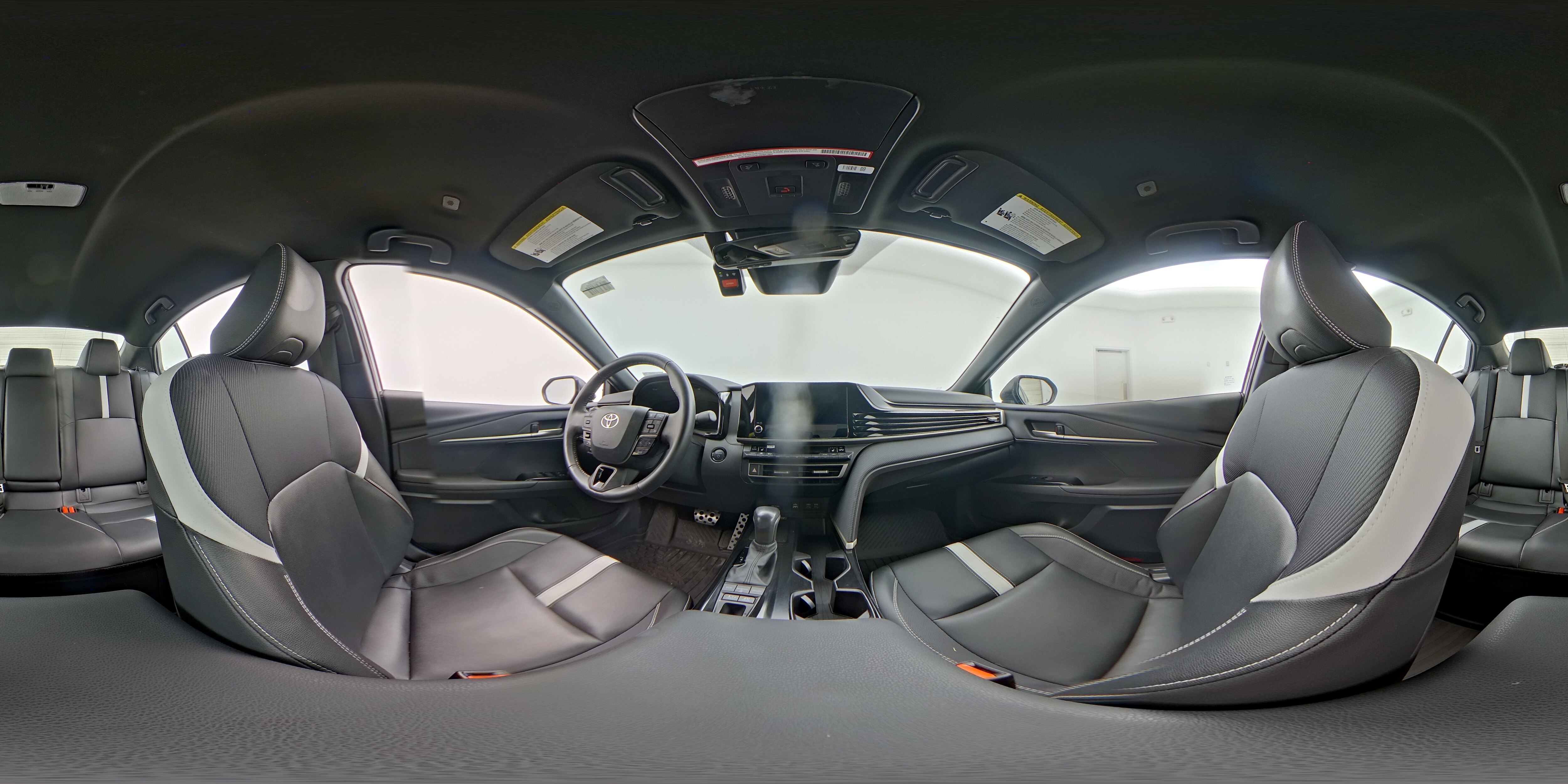 2025 Toyota Camry SE - Photo 24