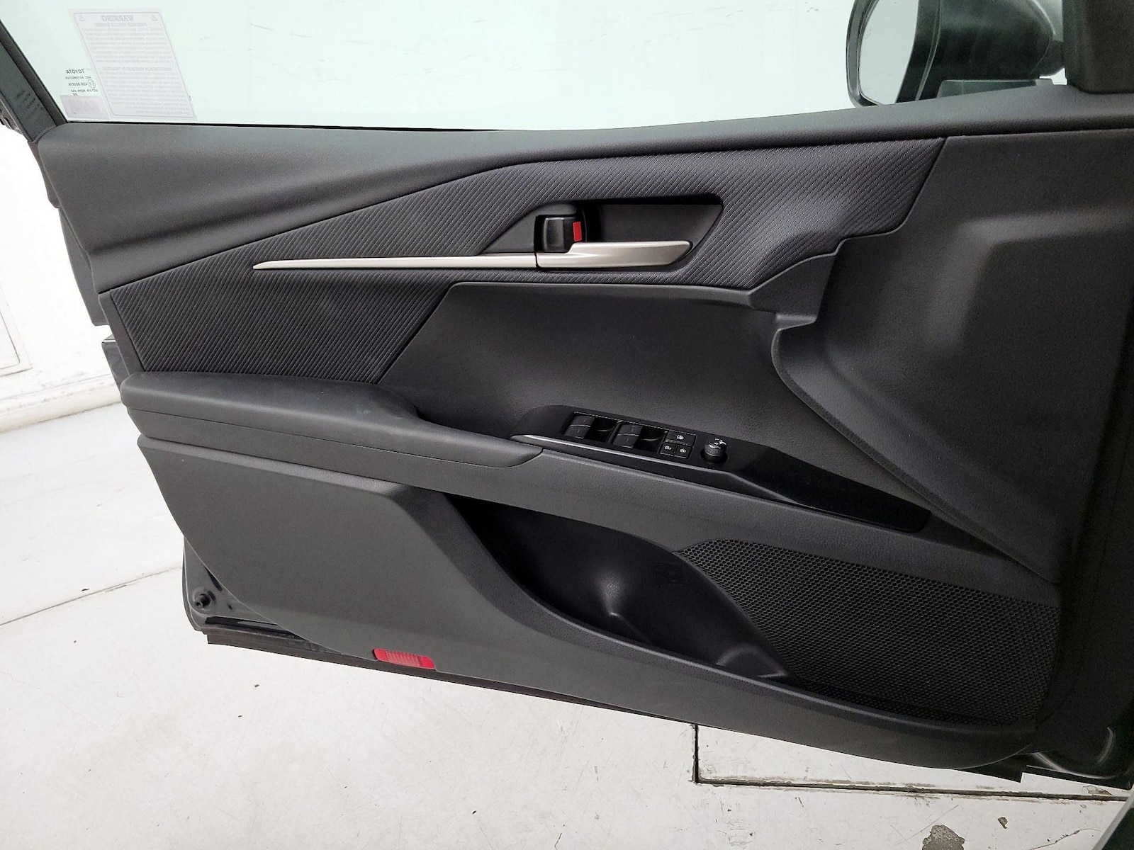 2025 Toyota Camry SE - Photo 13