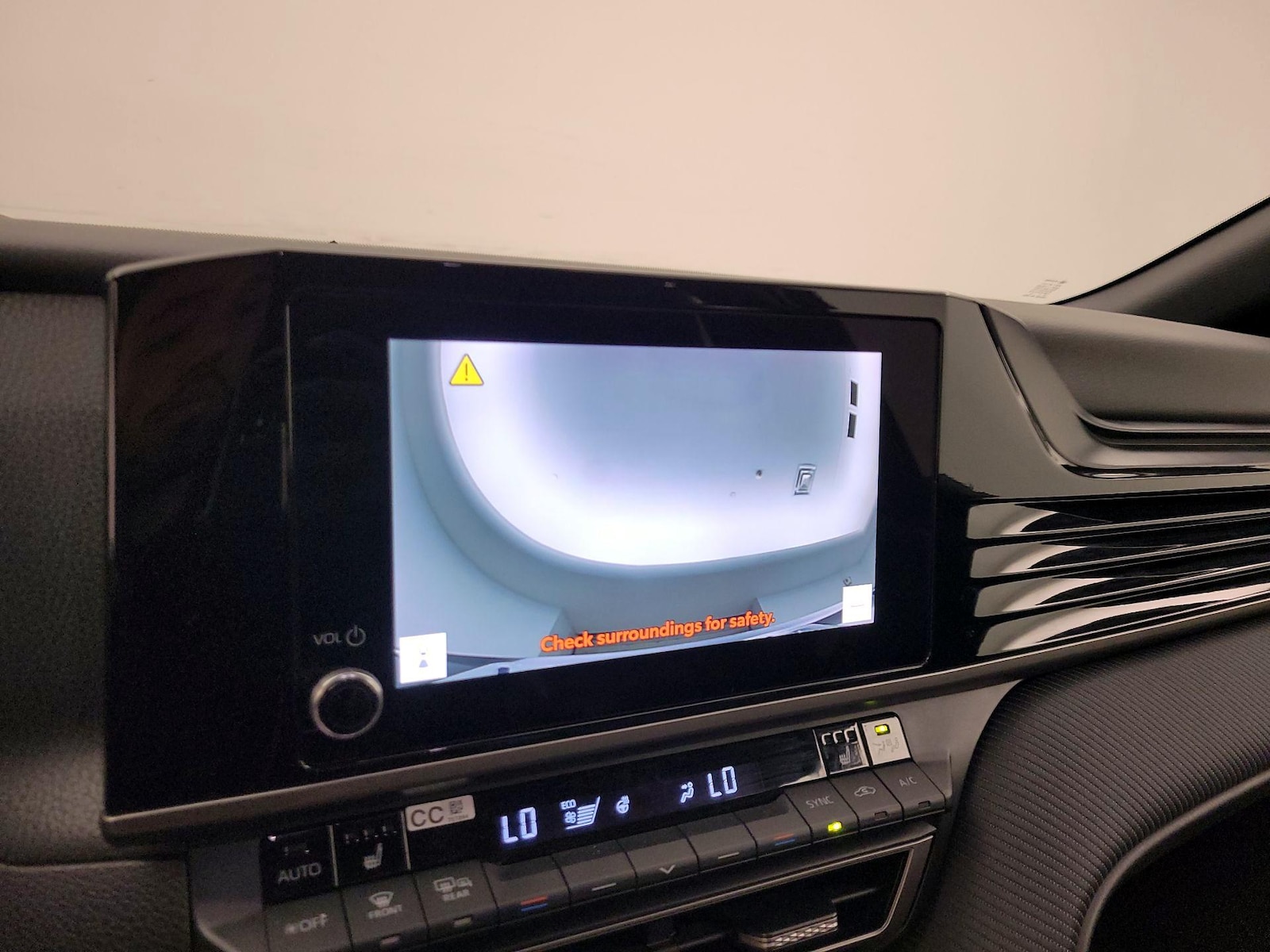 2025 Toyota Camry SE - Photo 15