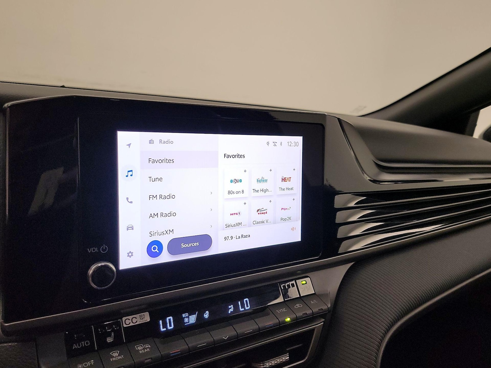 2025 Toyota Camry SE - Photo 16