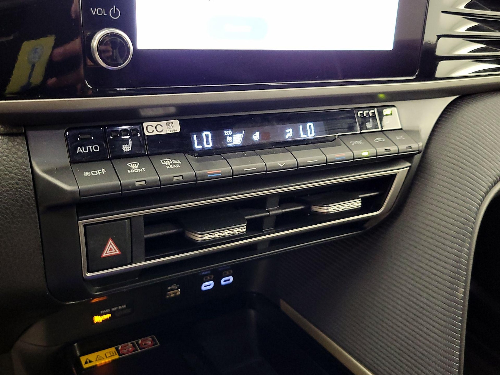 2025 Toyota Camry SE - Photo 17