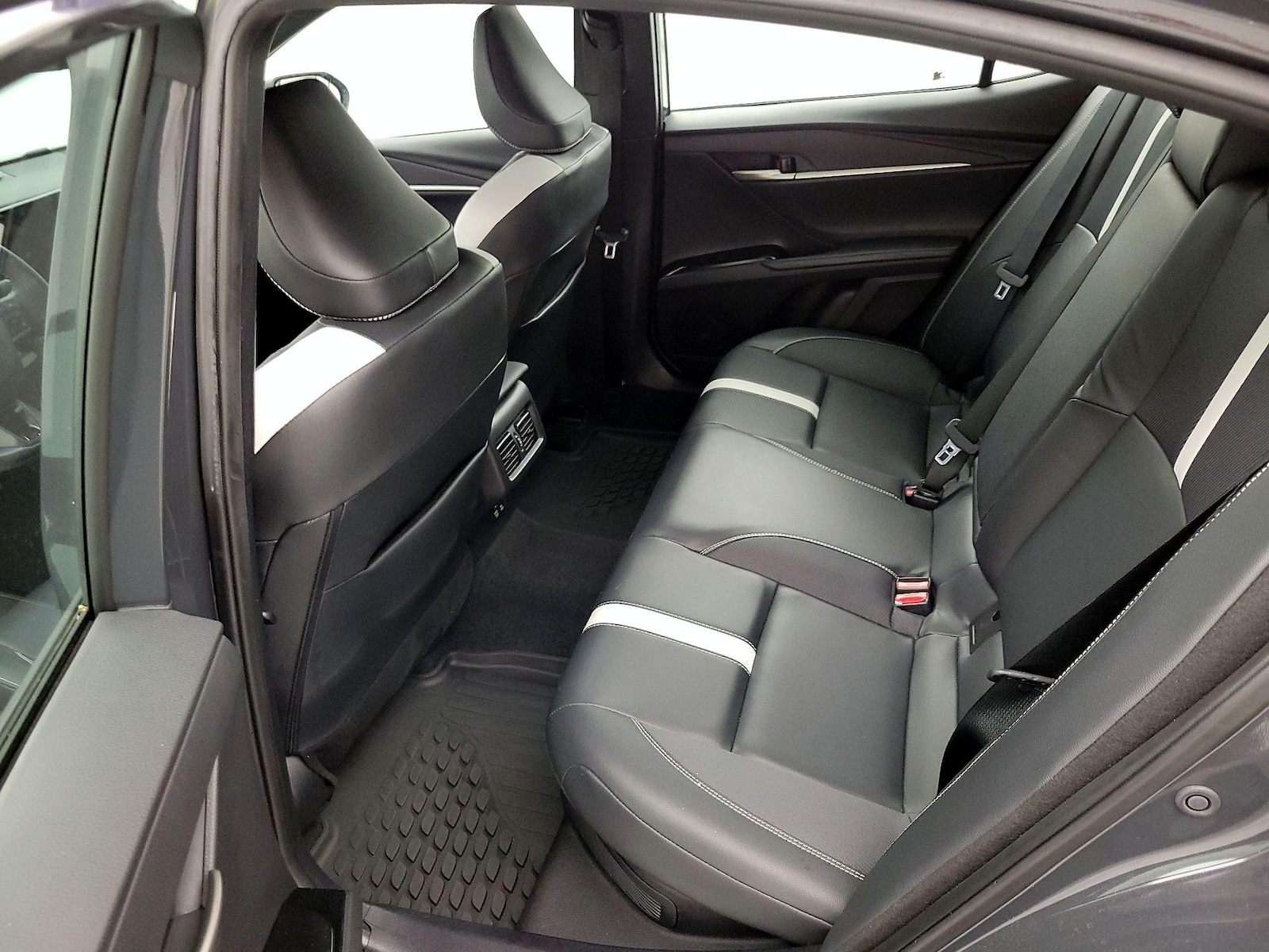 2025 Toyota Camry SE - Photo 19