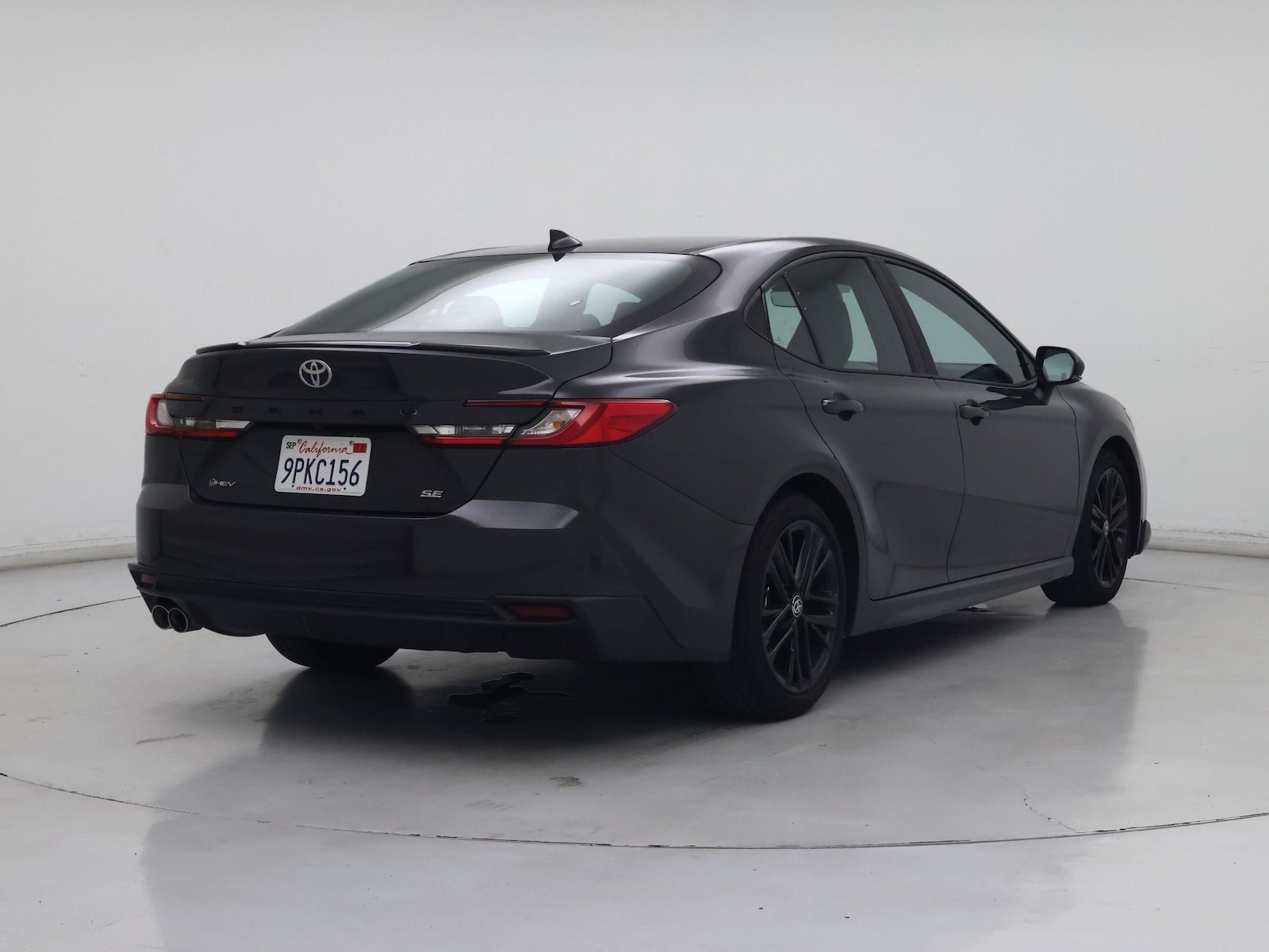 2025 Toyota Camry SE - Photo 9
