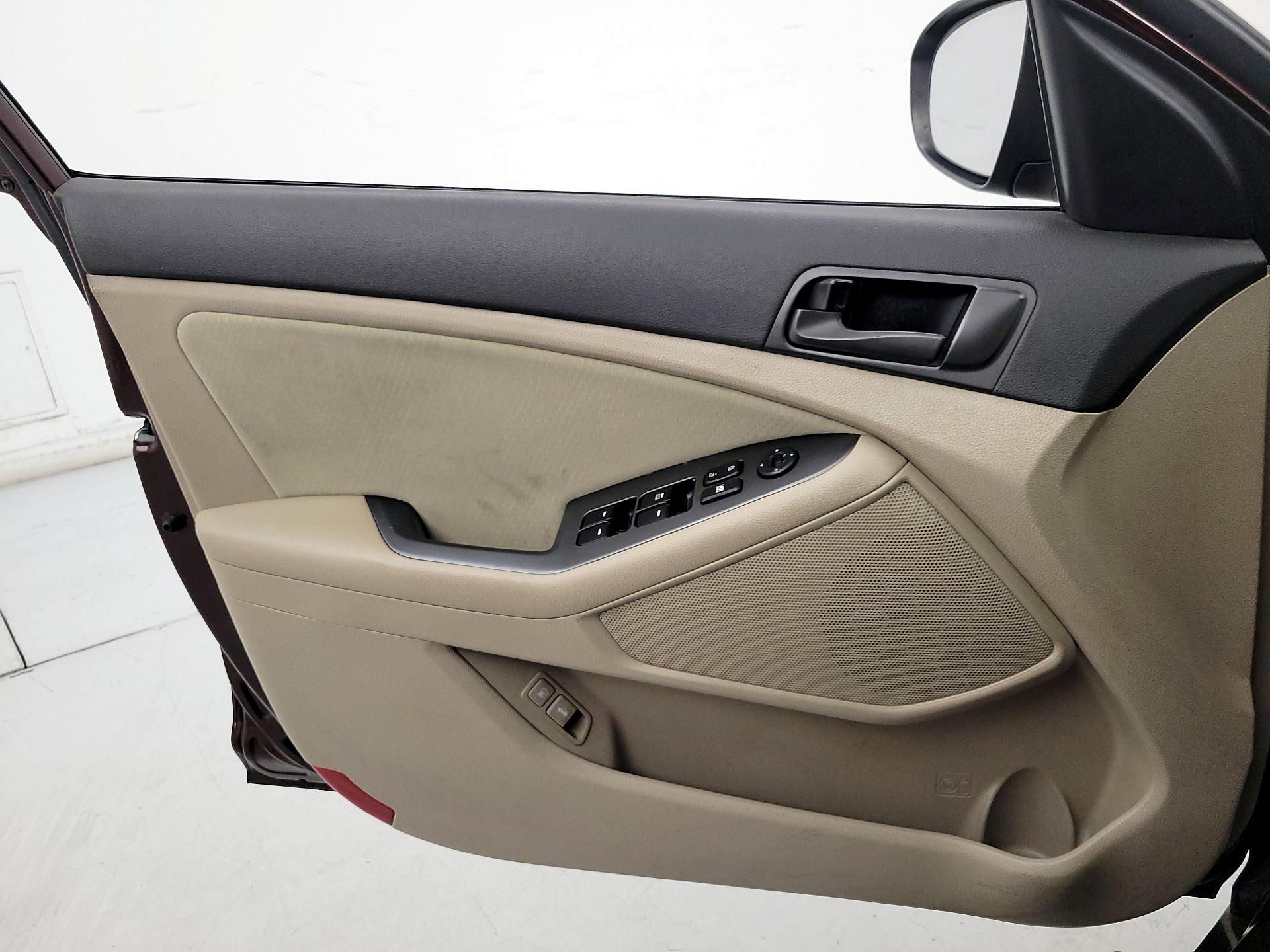 Thumbnail: 2015 Kia Optima - 12