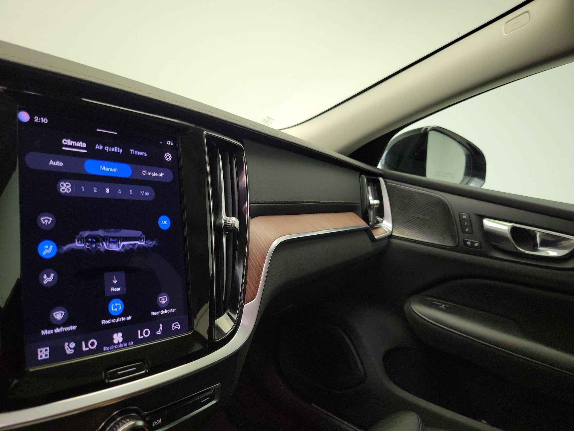 Thumbnail: 2024 Volvo S60 - 16