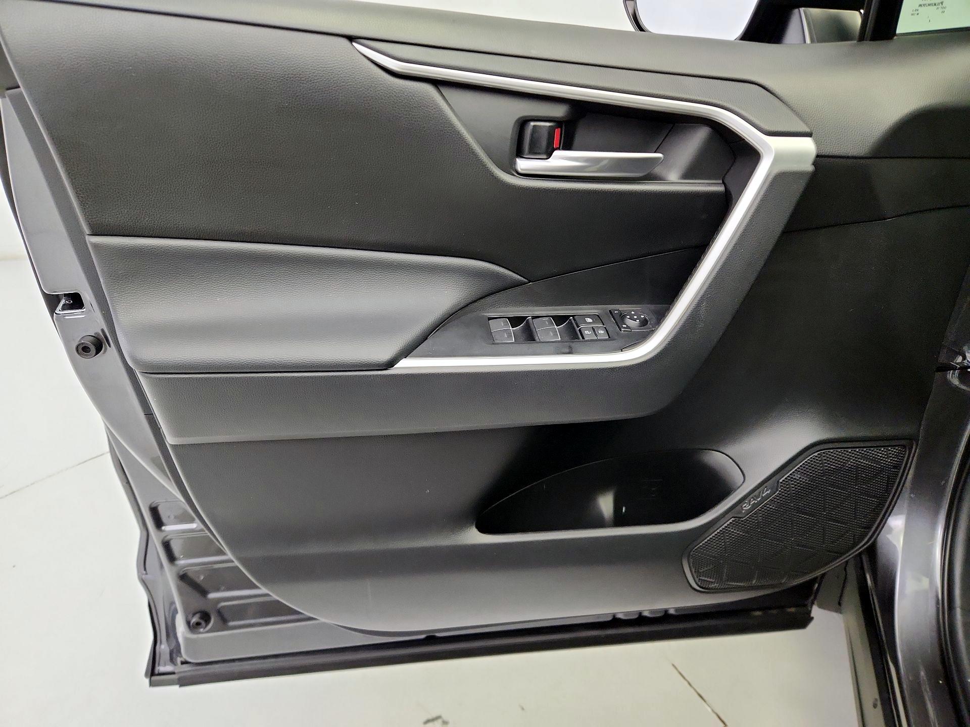 Thumbnail: 2023 Toyota RAV4 - 12