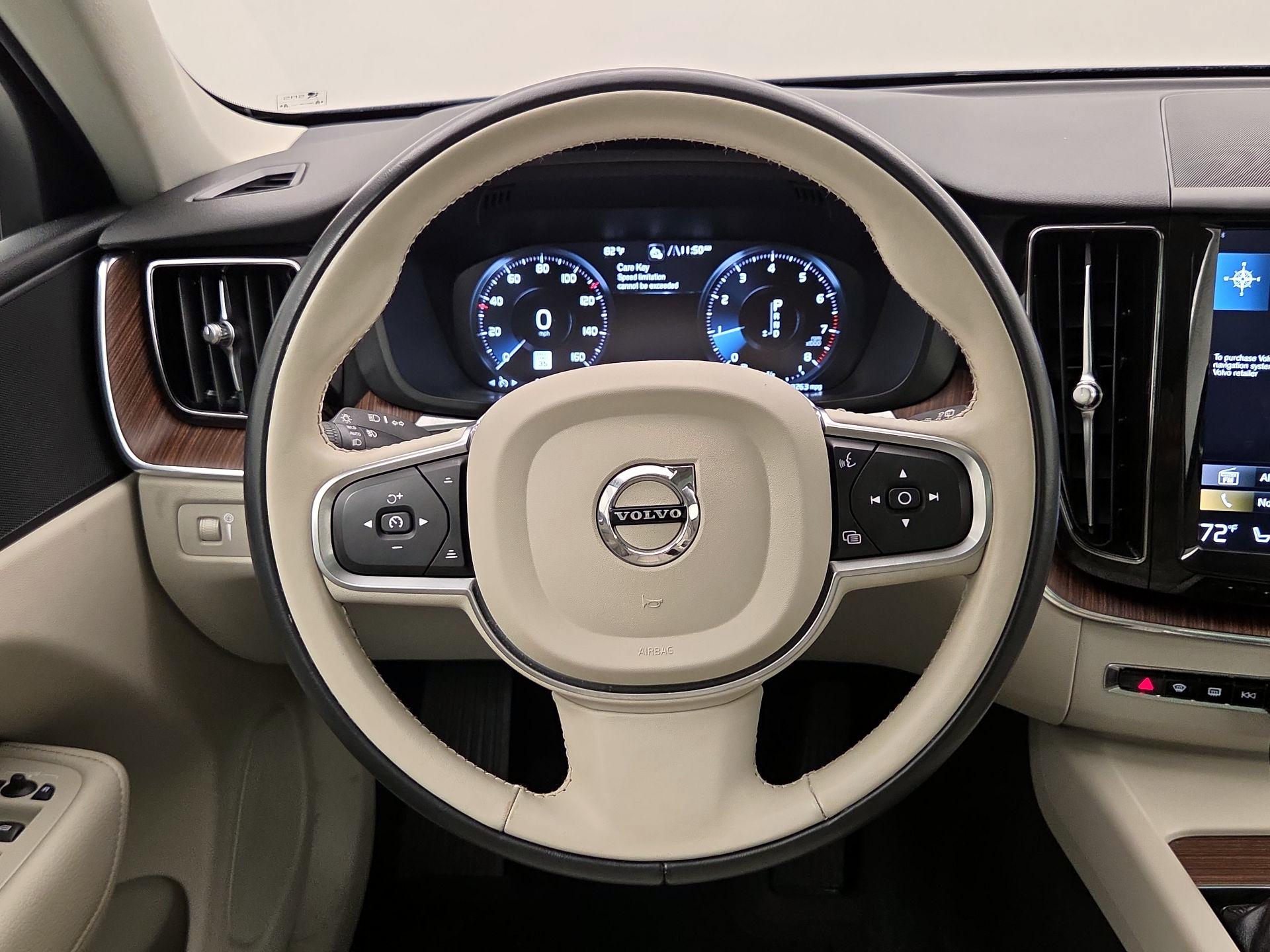 Thumbnail: 2021 Volvo XC60 - 10