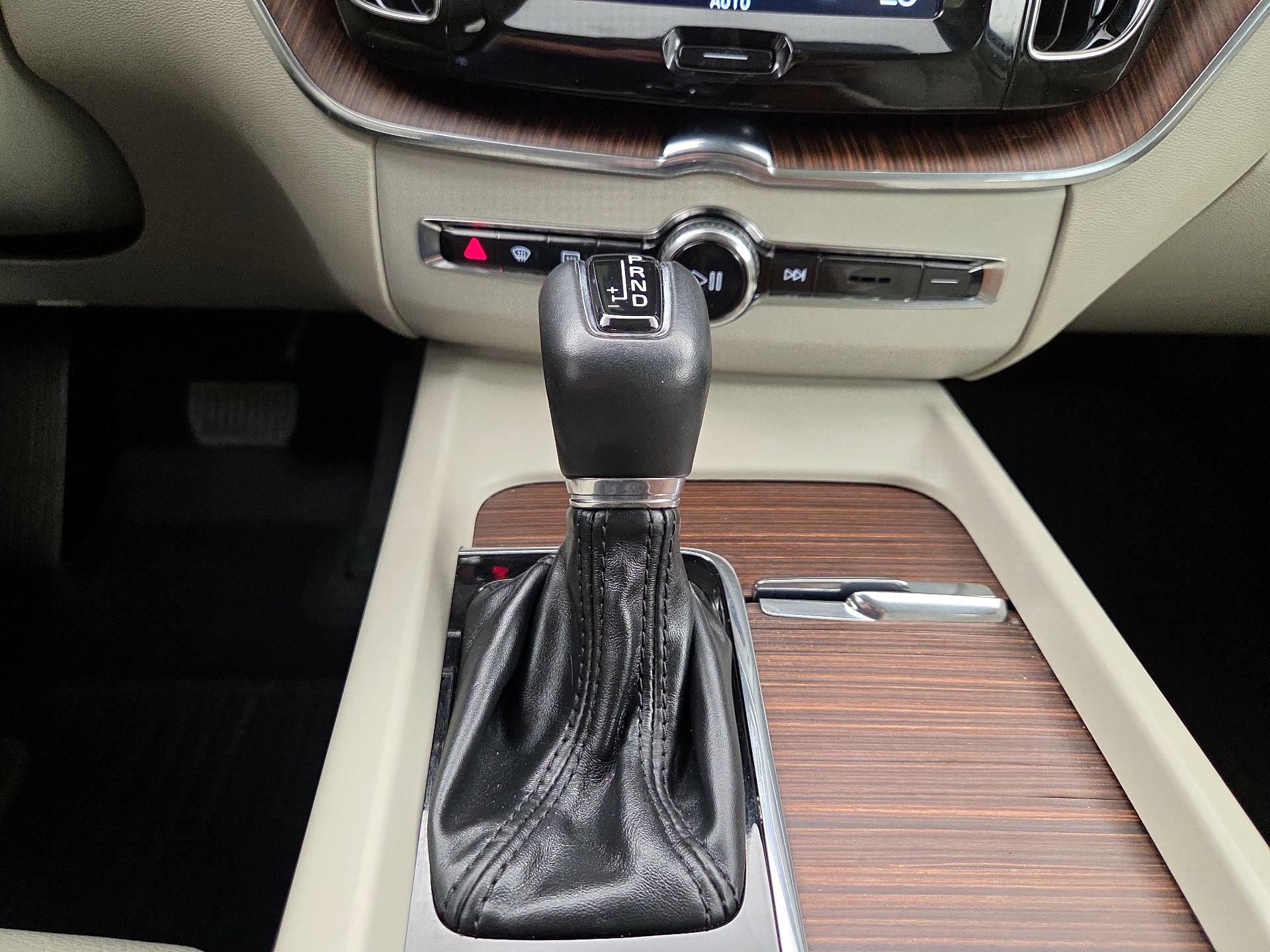 Thumbnail: 2021 Volvo XC60 - 18