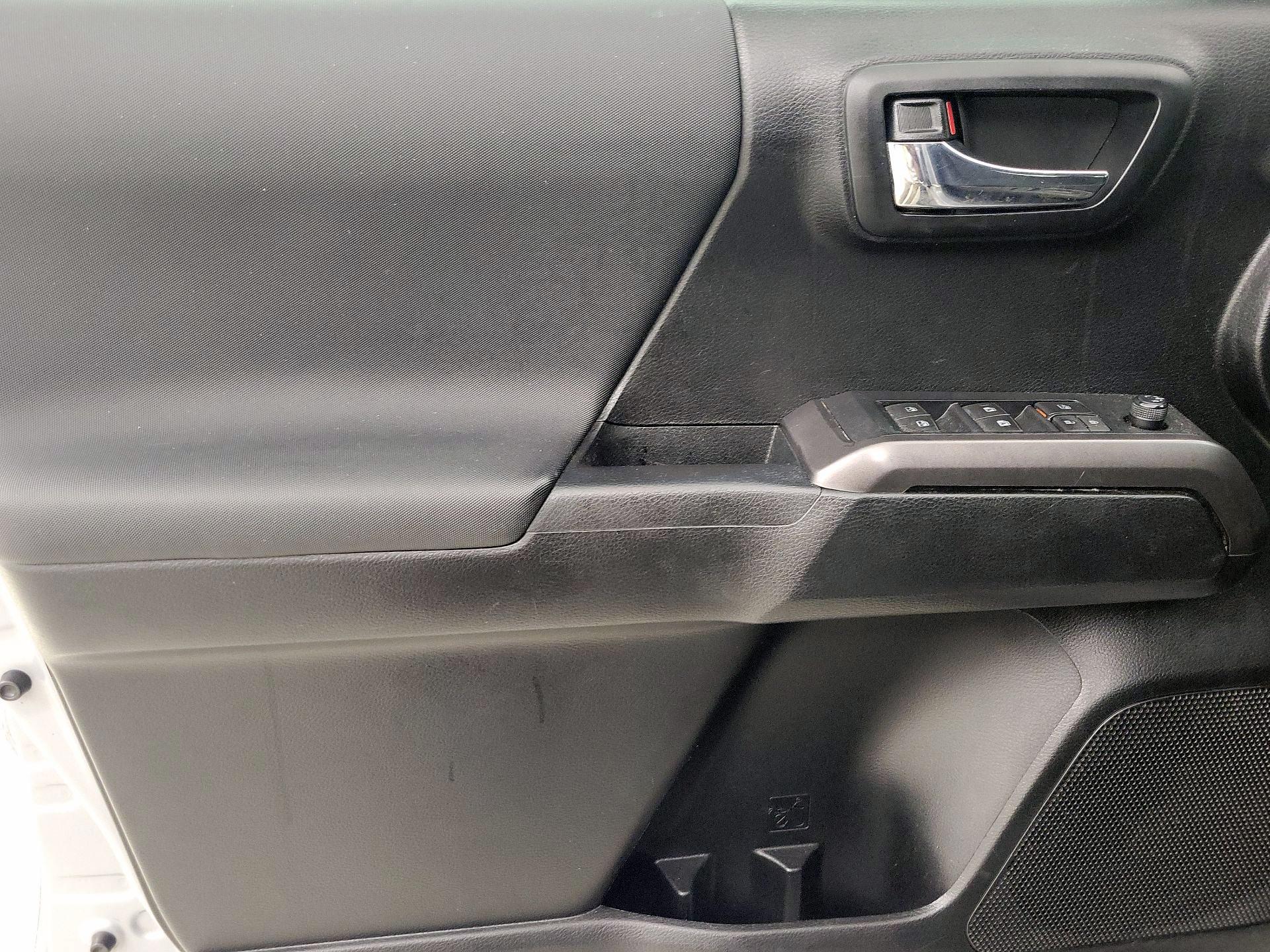 Thumbnail: 2021 Toyota Tacoma - 12