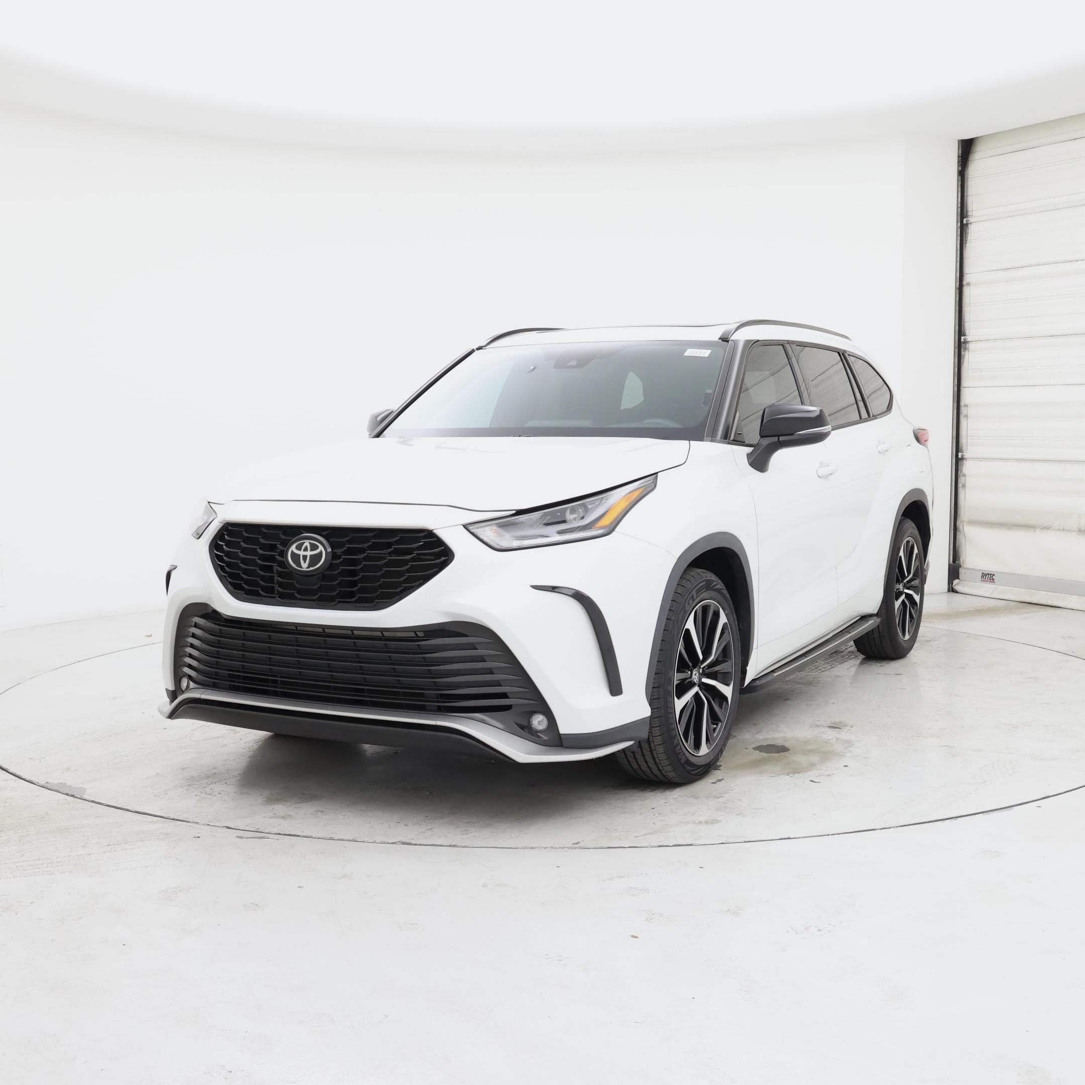 Thumbnail: 2022 Toyota Highlander - 4