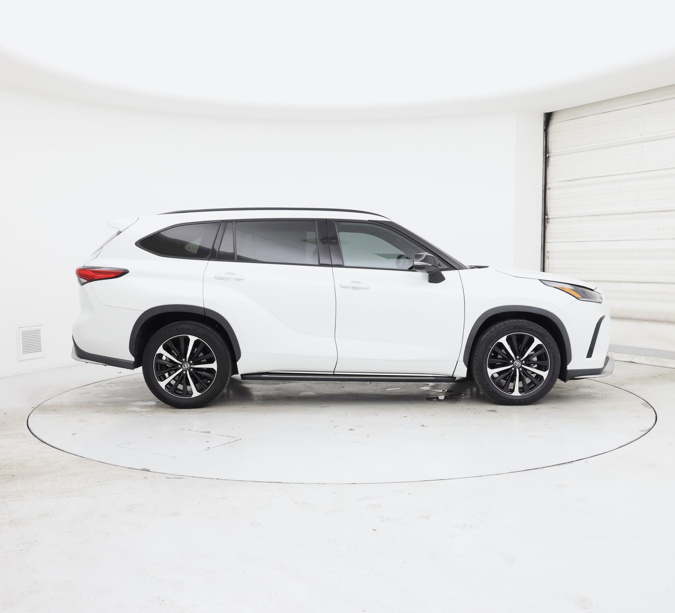 Thumbnail: 2022 Toyota Highlander - 7