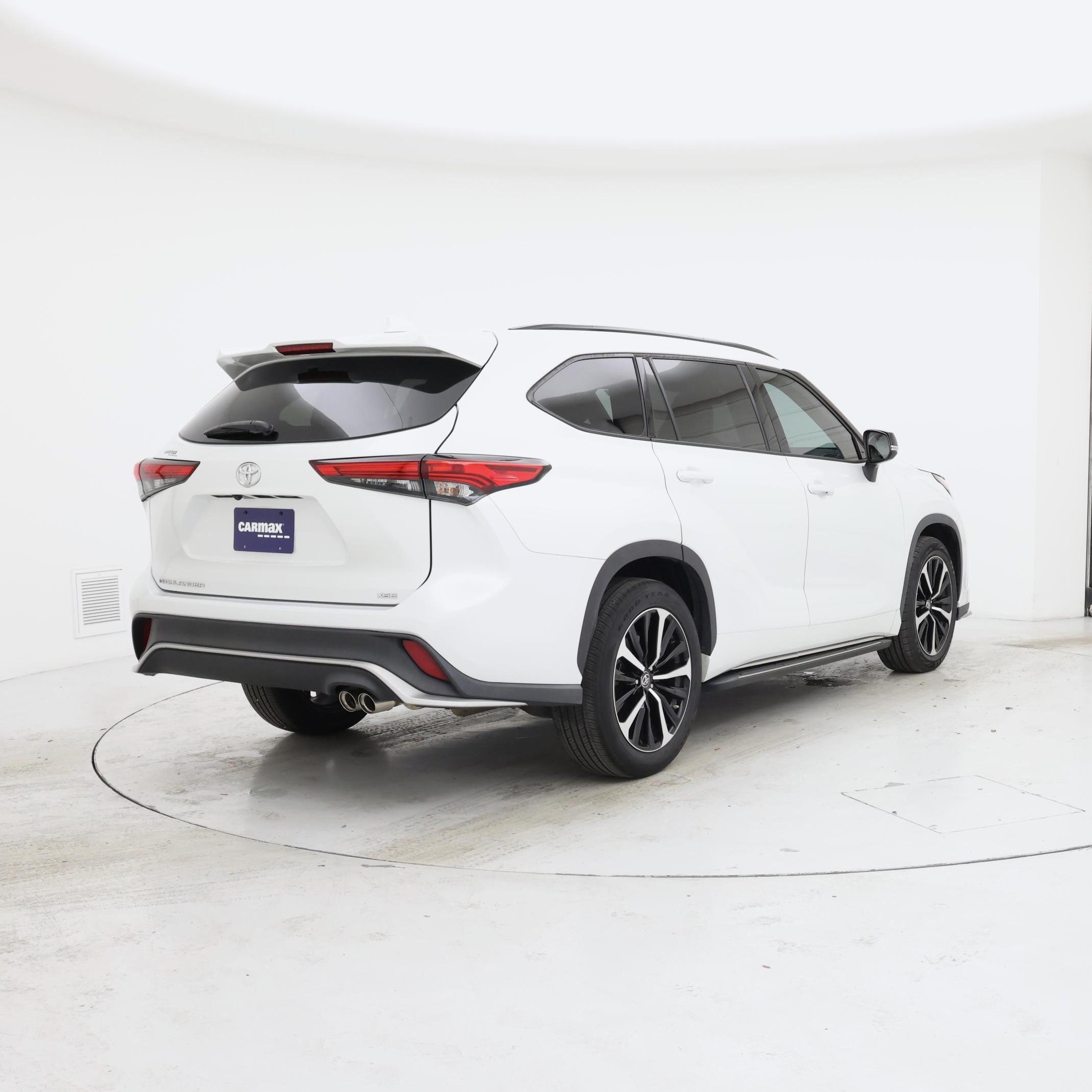 Thumbnail: 2022 Toyota Highlander - 8