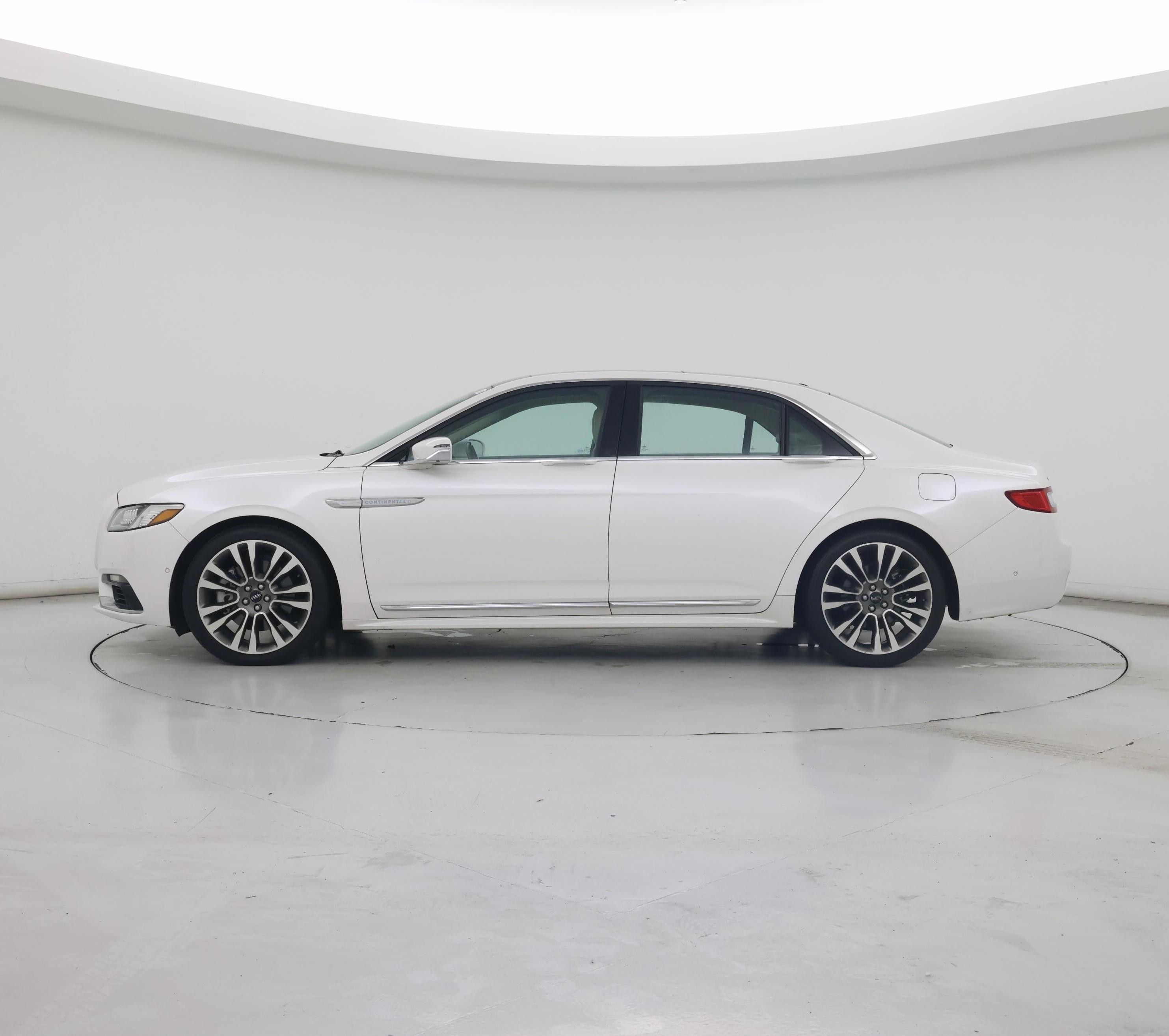 Thumbnail: 2017 Lincoln Continental - 3