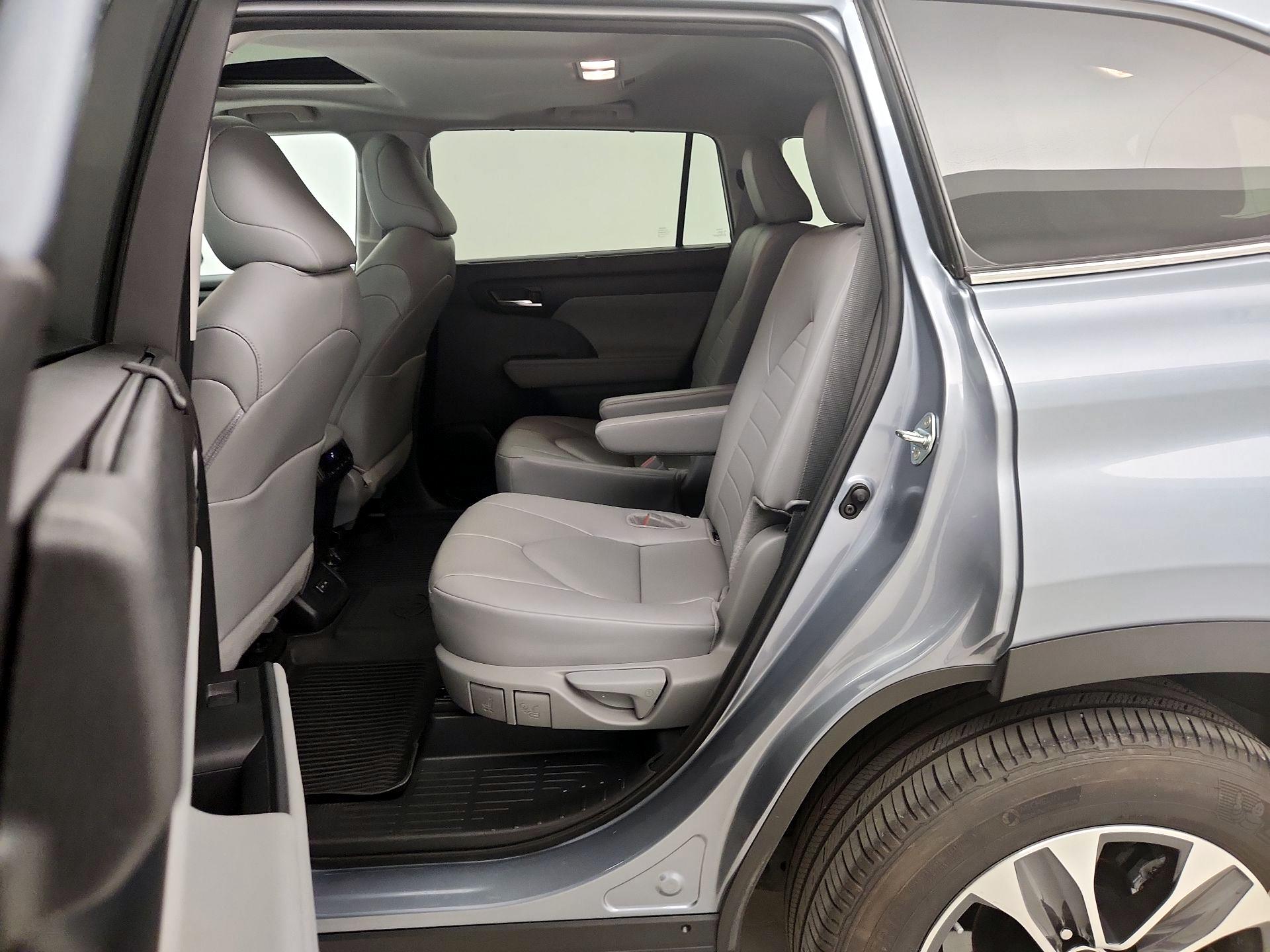Thumbnail: 2024 Toyota Highlander - 19