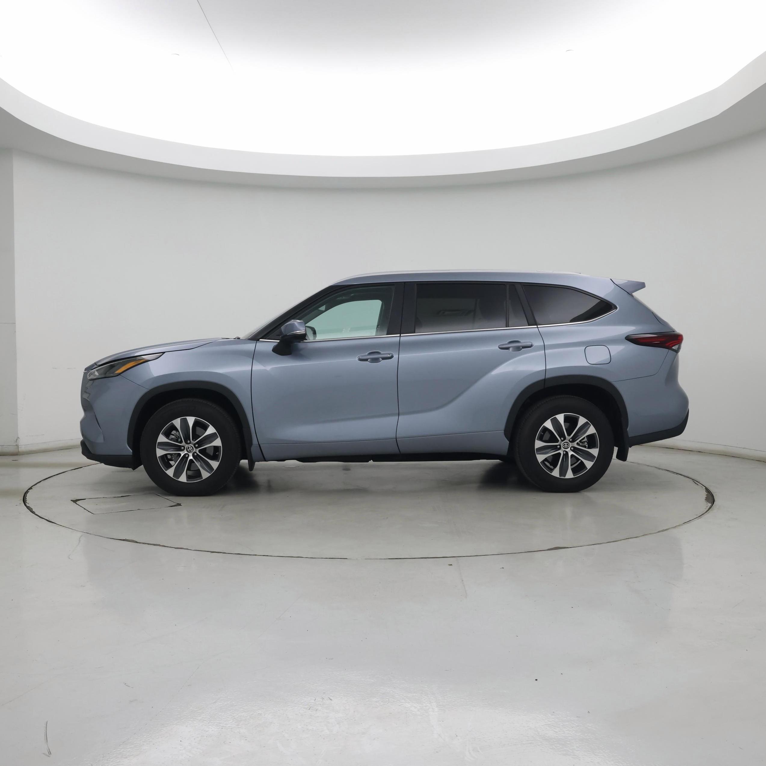 Thumbnail: 2024 Toyota Highlander - 3