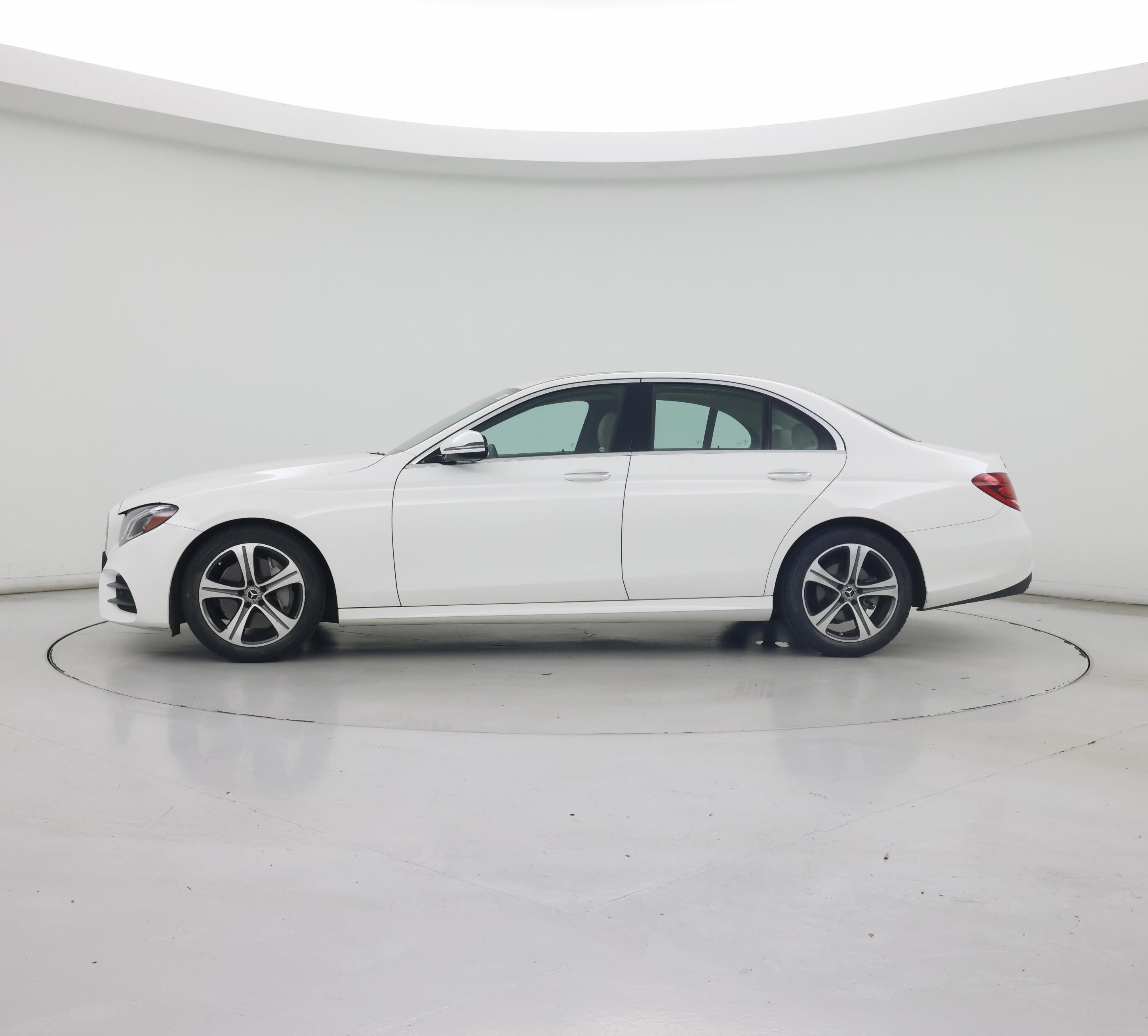 Thumbnail: 2020 Mercedes-Benz E-Class - 3