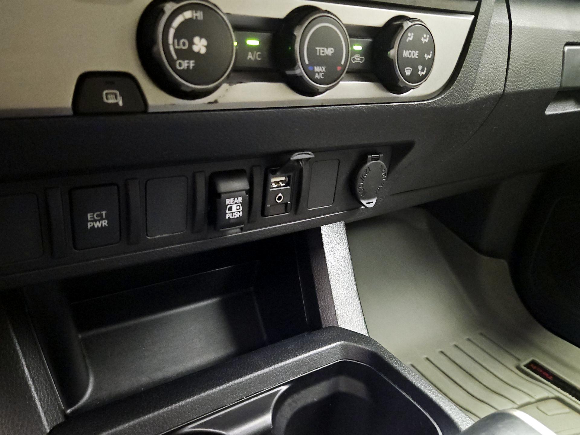 Thumbnail: 2019 Toyota Tacoma - 18
