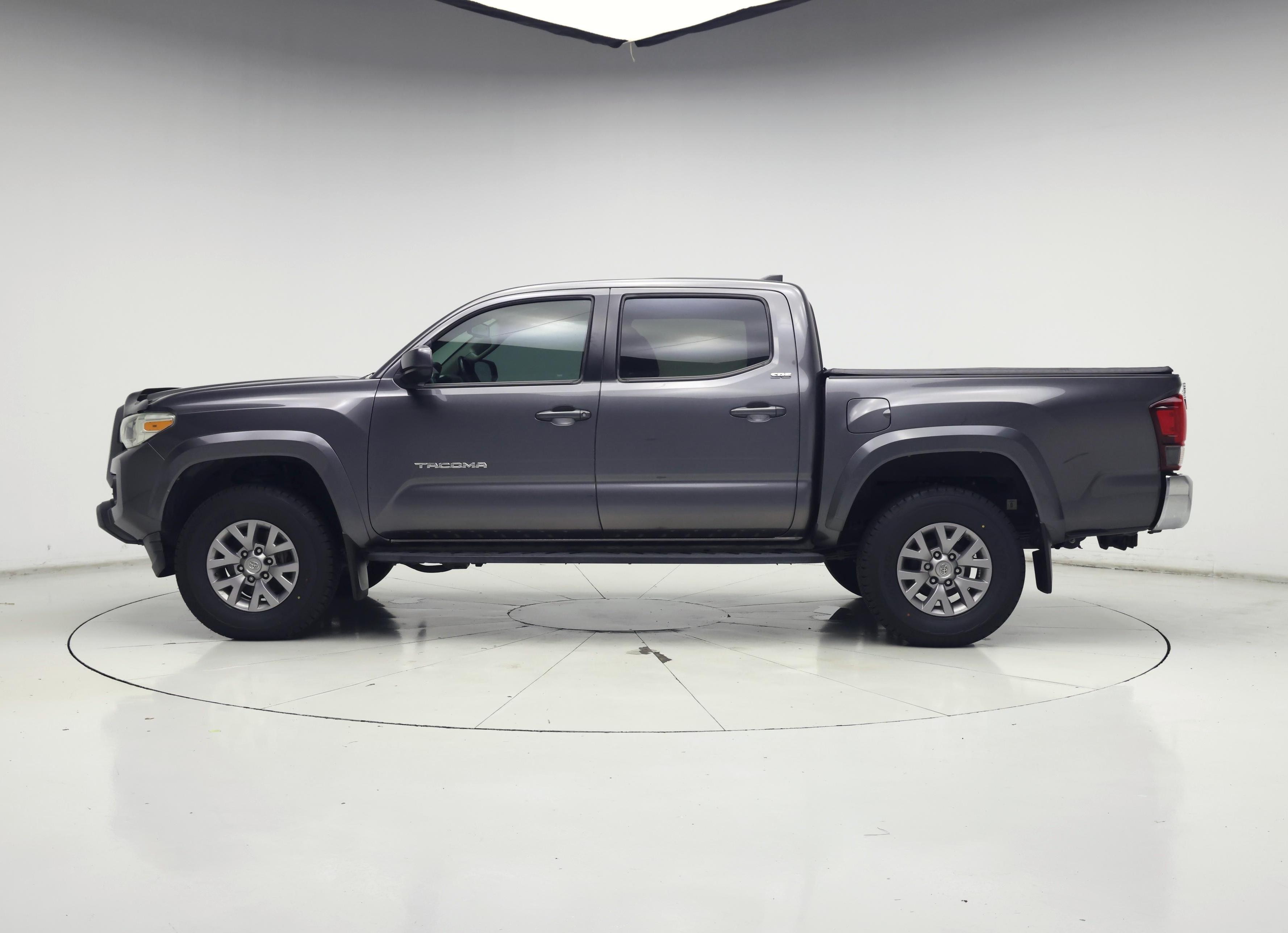 Thumbnail: 2019 Toyota Tacoma - 3